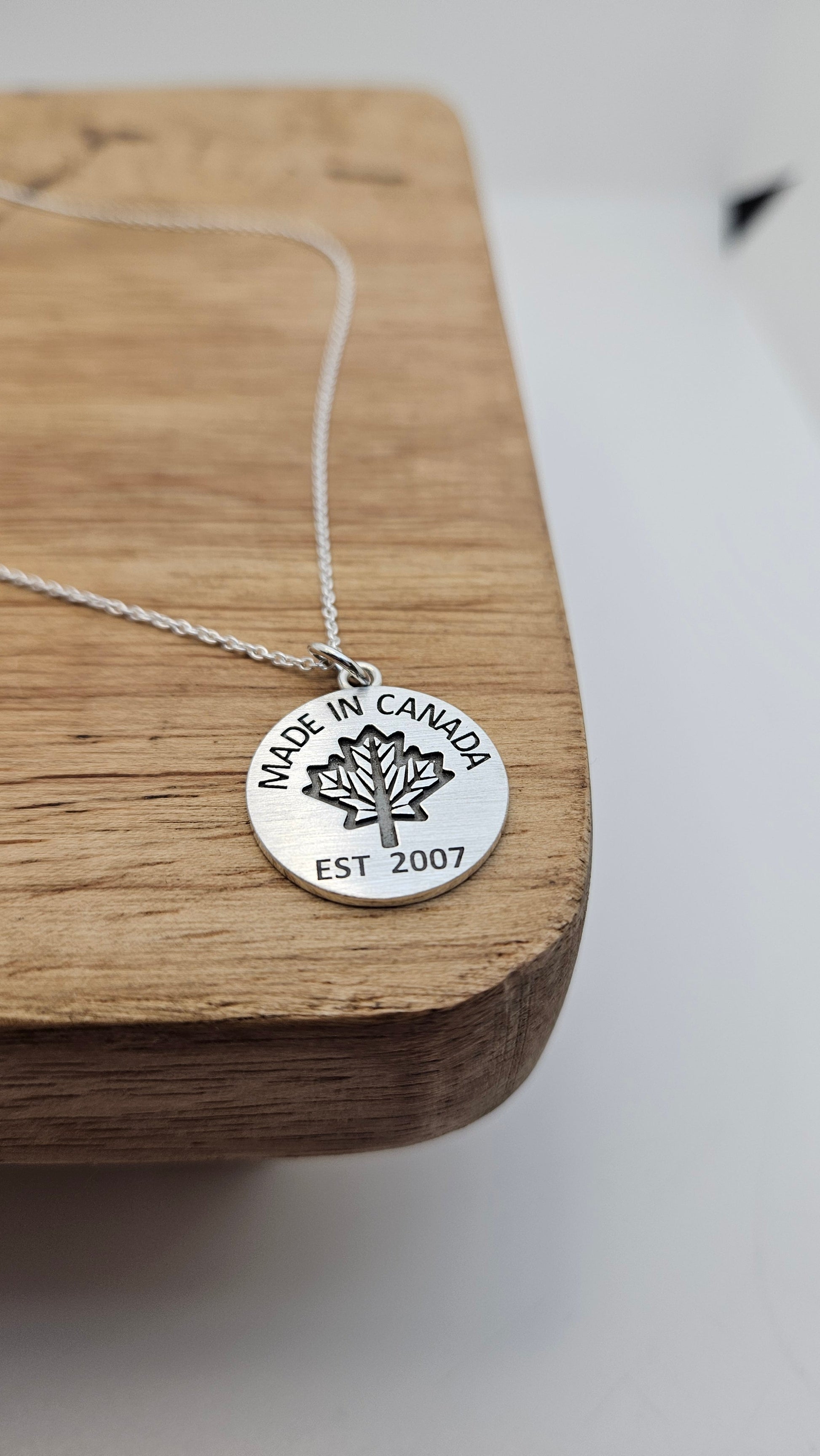 Pendentif circulaire personnalisable fabriqué au Canada (PRÉVENTE)