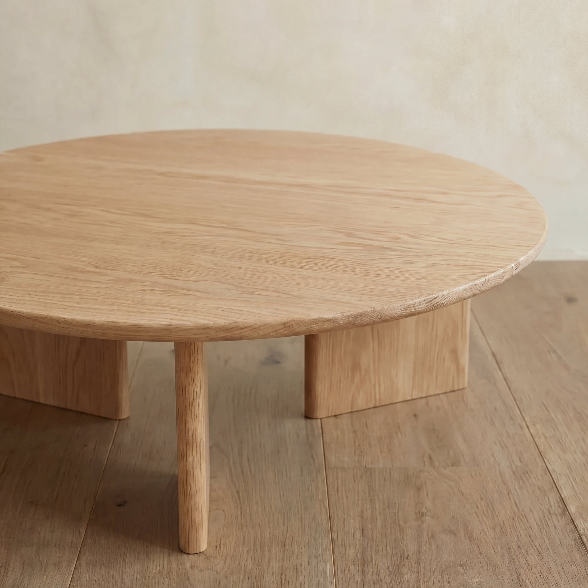 Round coffee table in white oak