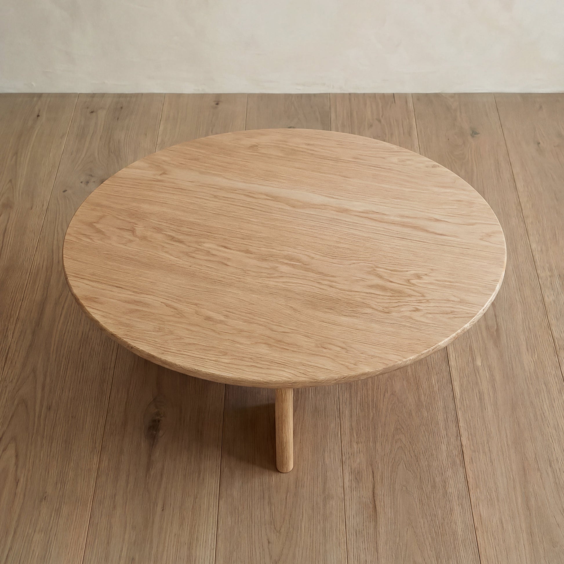Round coffee table in white oak