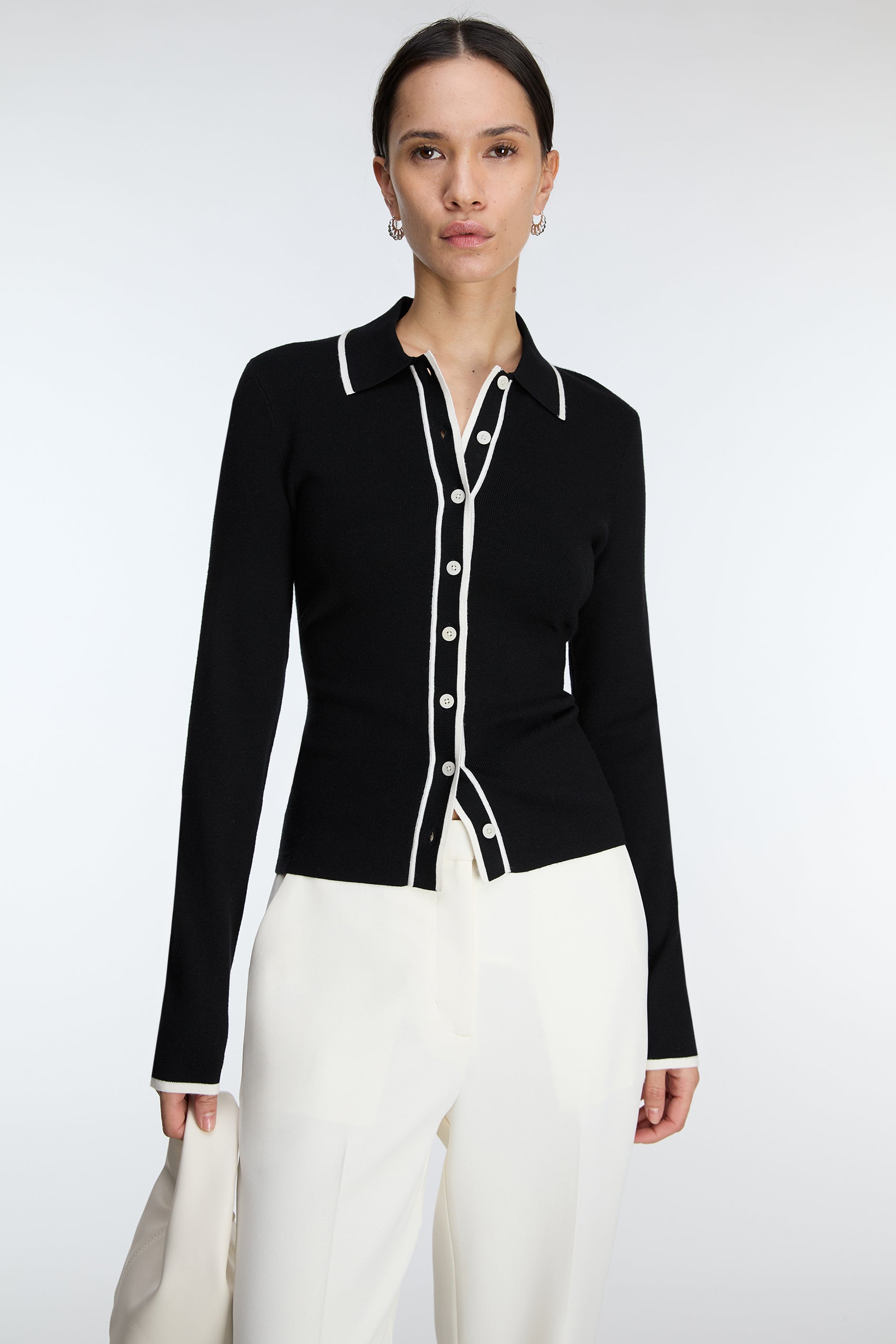 CARDIGAN À COL ET BOUTONNAGE CONTRASTÉ SUR LE DEVANT