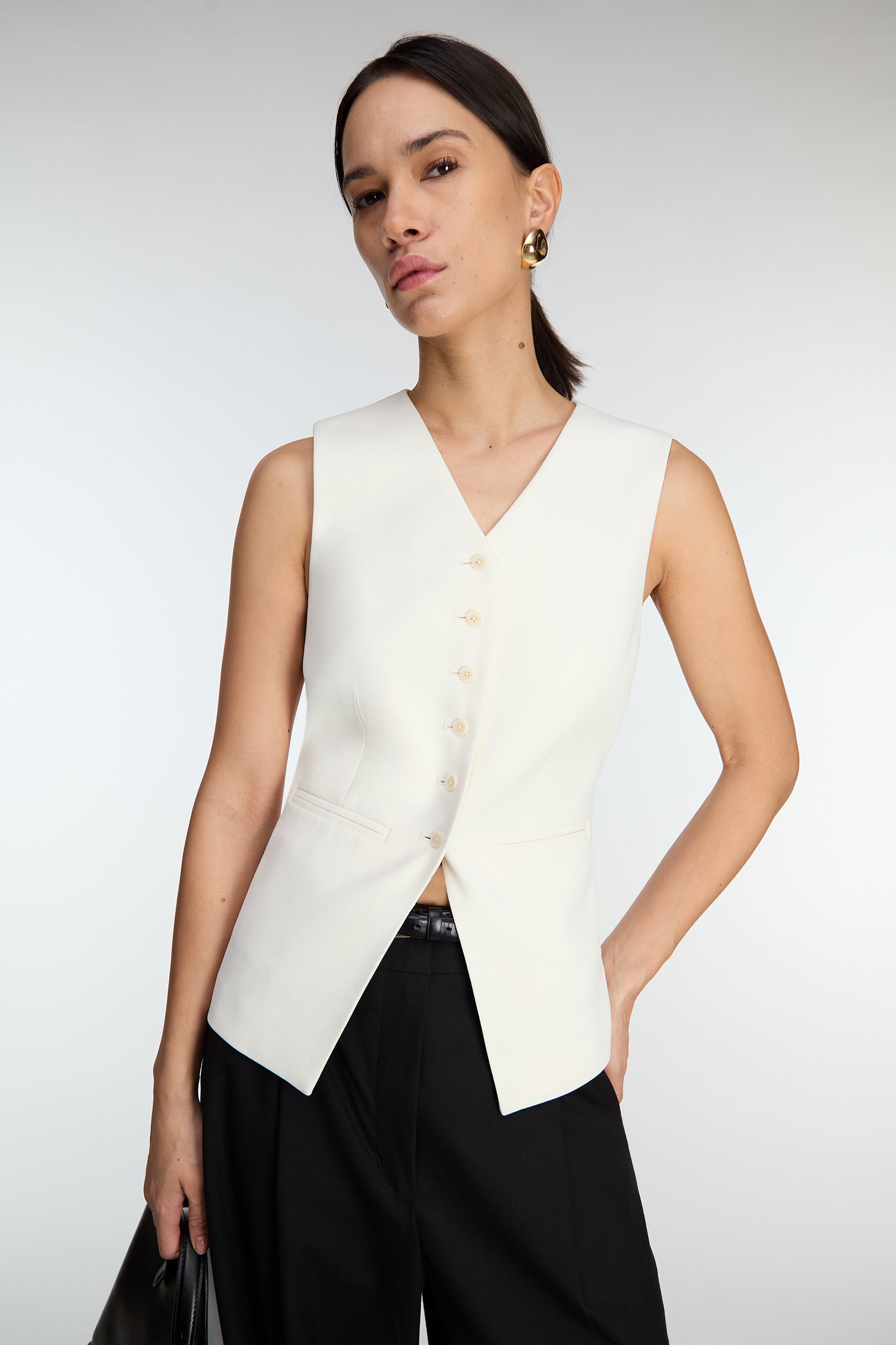 GILET DE COSTUME BOUTONNÉ SUR LE DEVANT