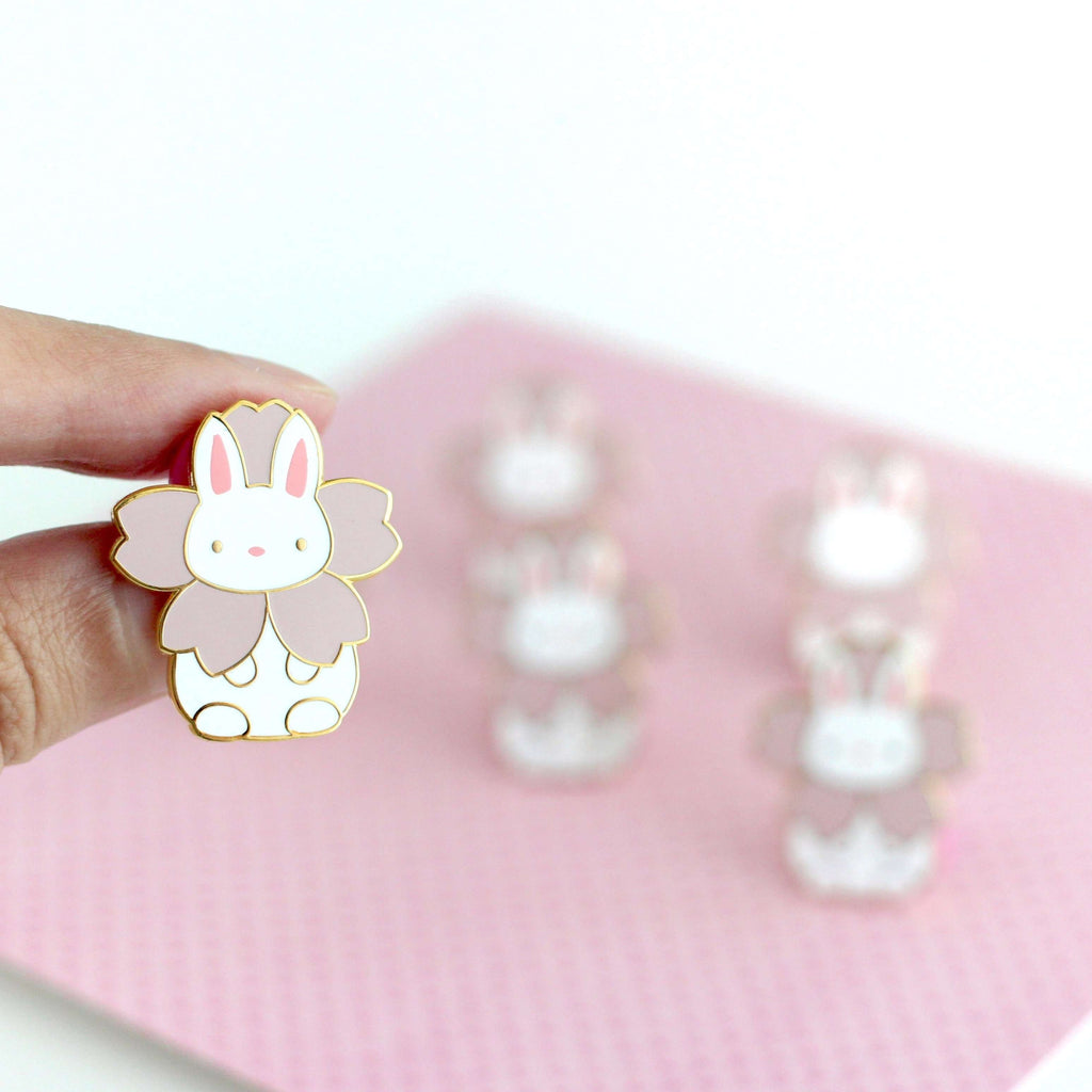 Broche en émail Sakura Bunny - Cadeau mignon lapin