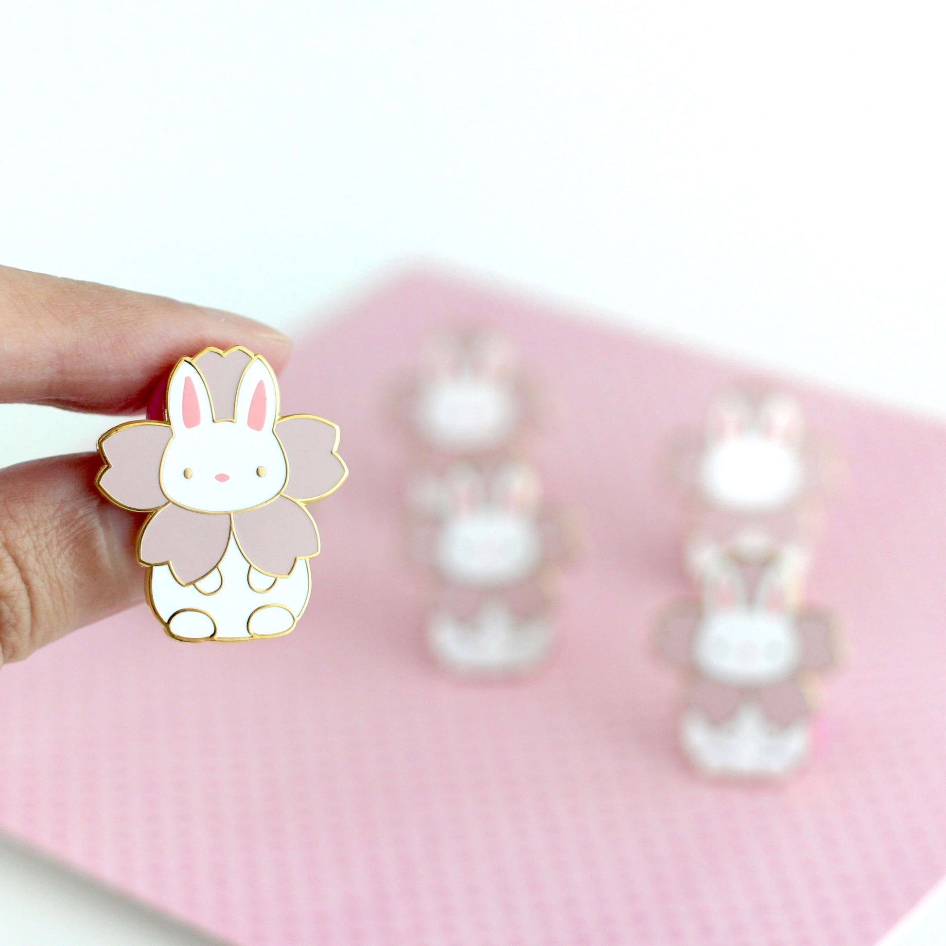 Broche en émail Sakura Bunny - Cadeau mignon lapin