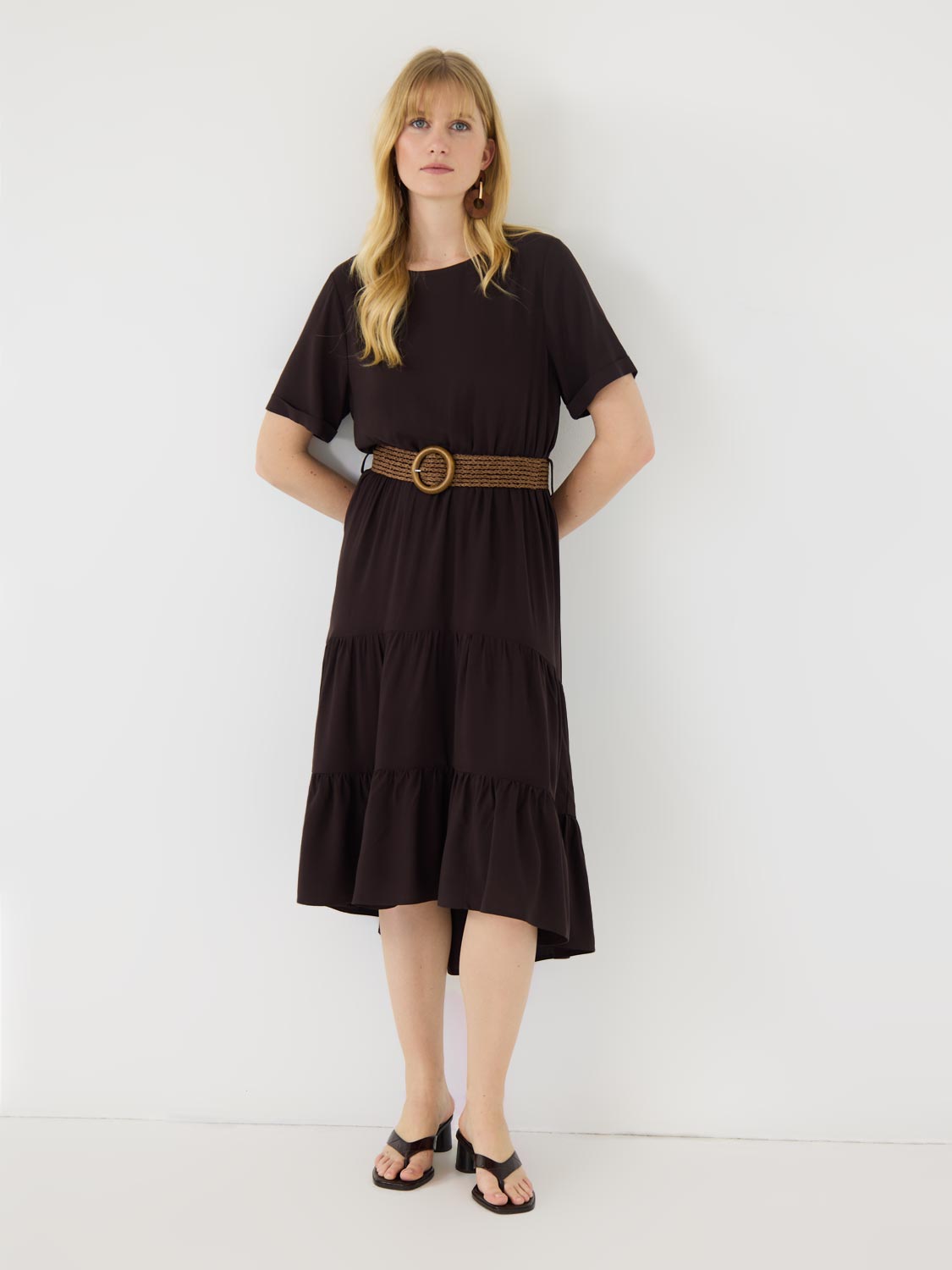 Robe midi à manches courtes et volants