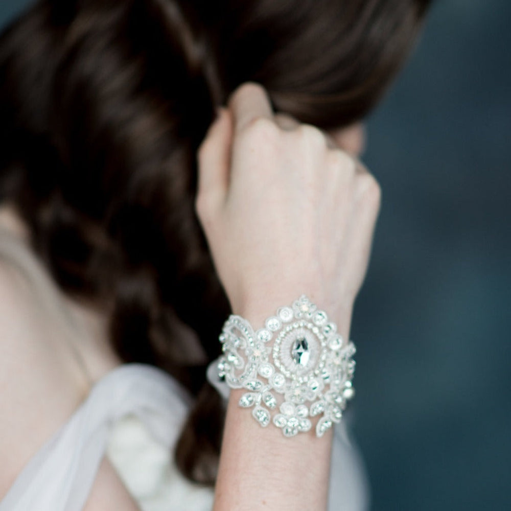 Manchette de mariée en dentelle de cristal DORA