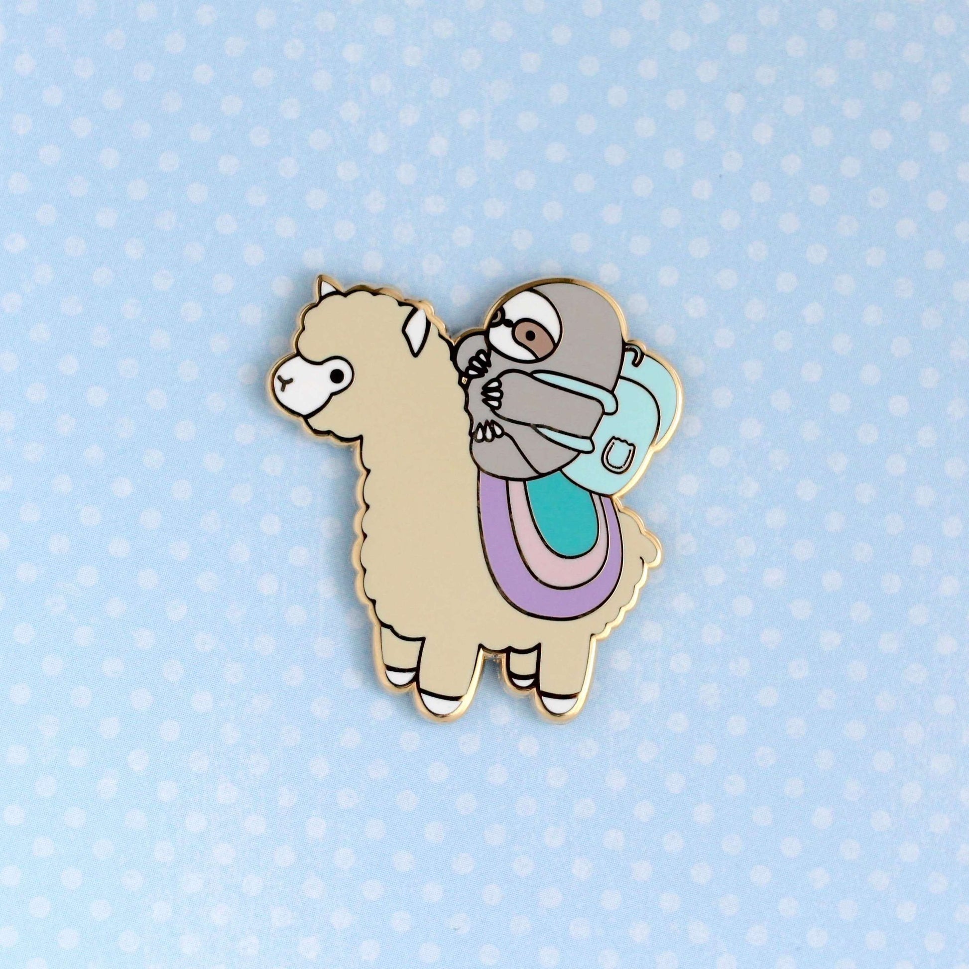 Broche d'aventurier paresseux et alpaga (doré, version pastel) - Broche émaillée alpaga - Cadeau paresseux - Broche lama