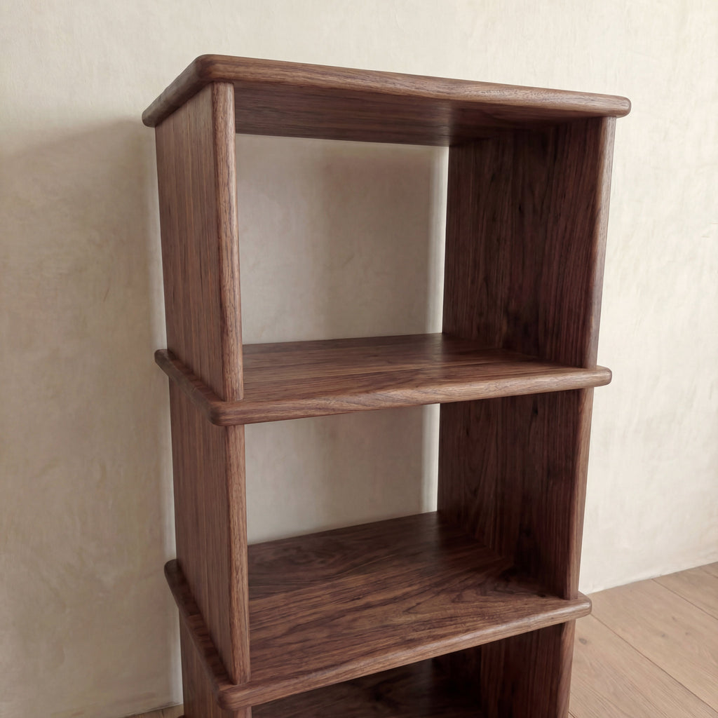 Petite étagère en noyer