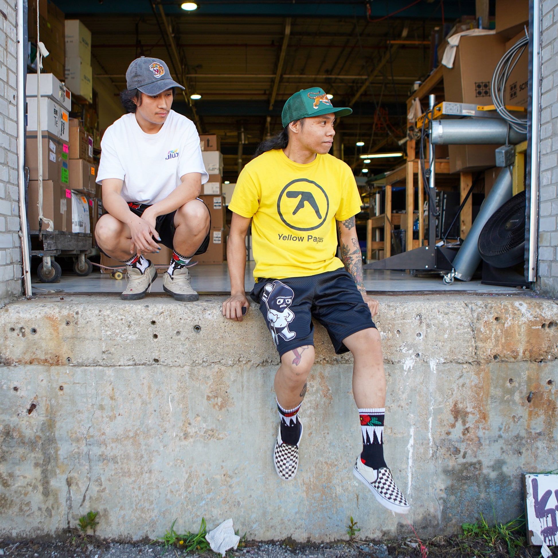 Chaussettes noires à fleurs géométriques