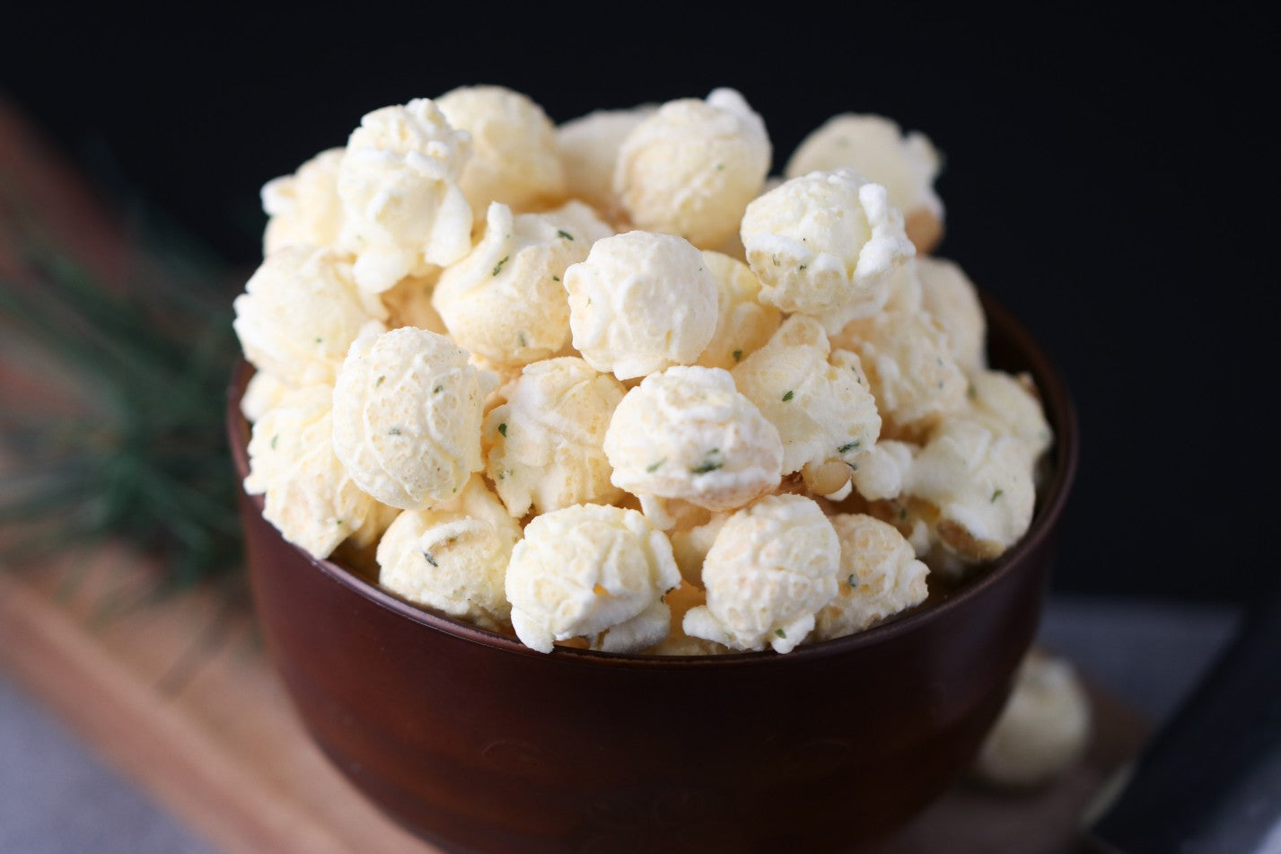 Popcorn à la crème sure et à la ciboulette