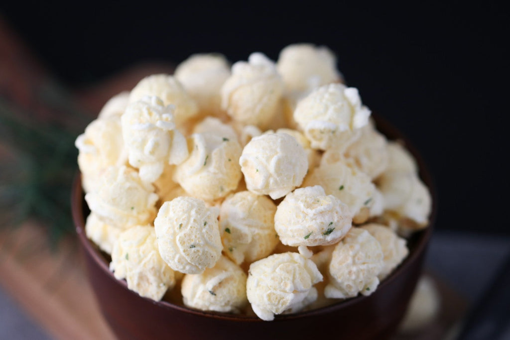 Popcorn à la crème sure et à la ciboulette