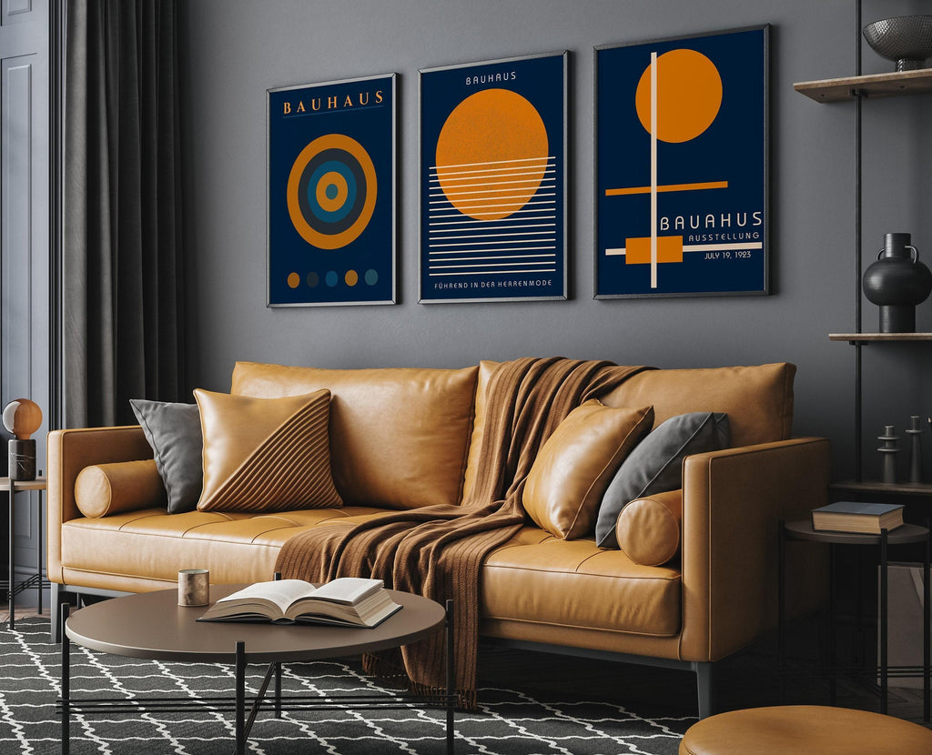TRIO D'AFFICHAGE Bauhaus Bleu marine Orange | Art moderne du milieu du siècle disponible encadré ou non