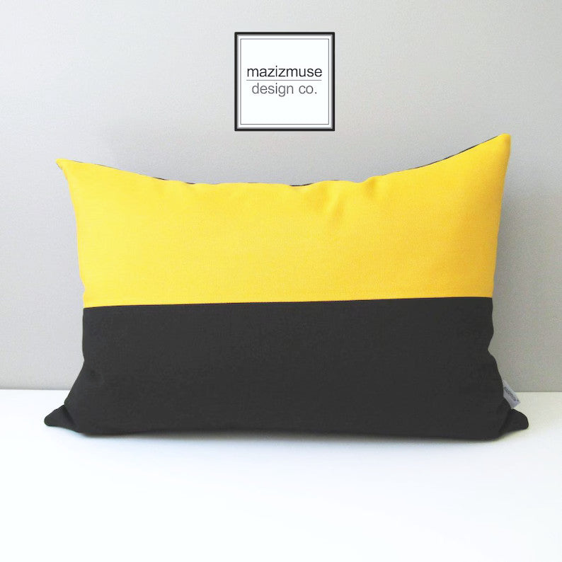 Housse de coussin d'extérieur moderne Sunbrella®, motif géométrique jaune et noir