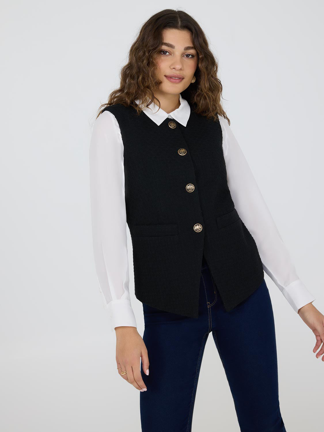 Gilet boutonné en boucle sur le devant