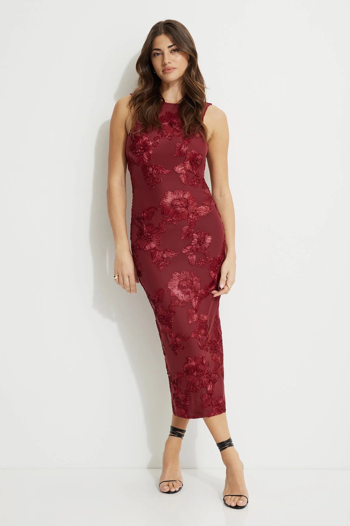 Robe longue à broderie florale