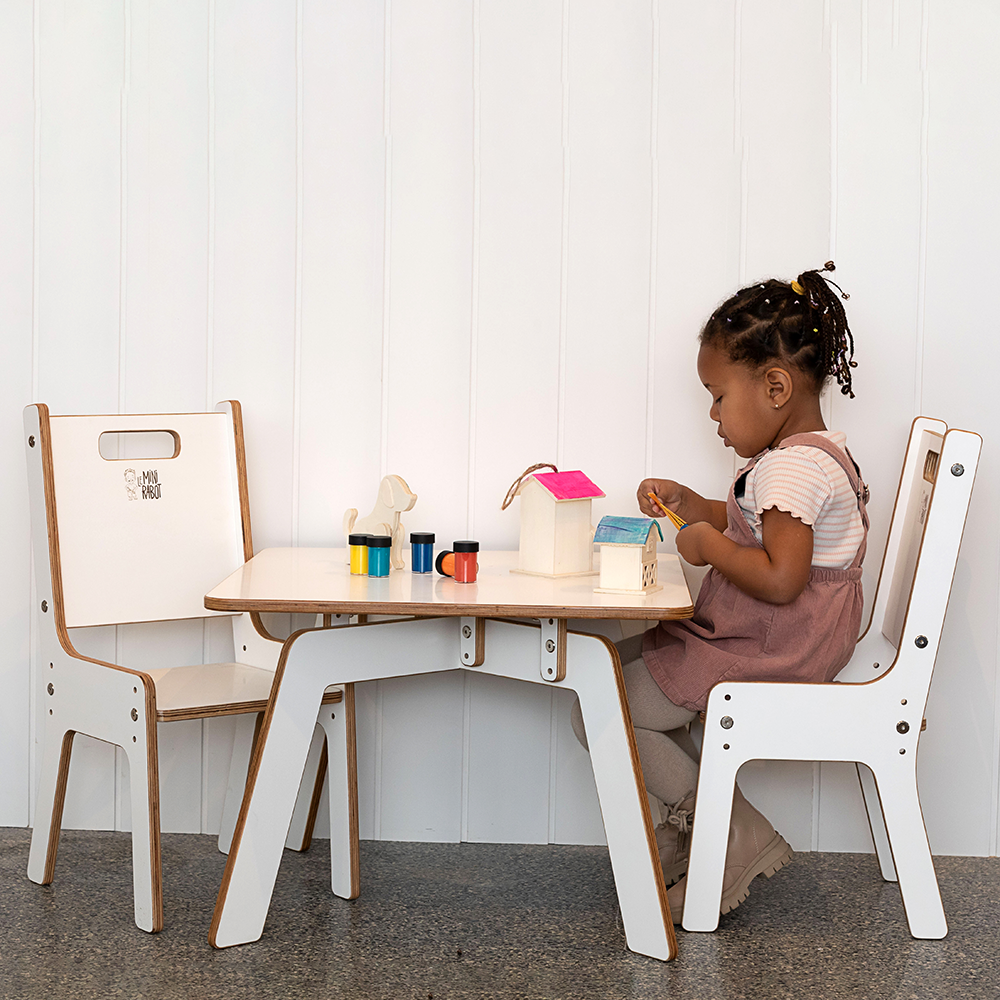 Expandable Wooden Table and Chairs Set for Kids - Le Mini Curieux