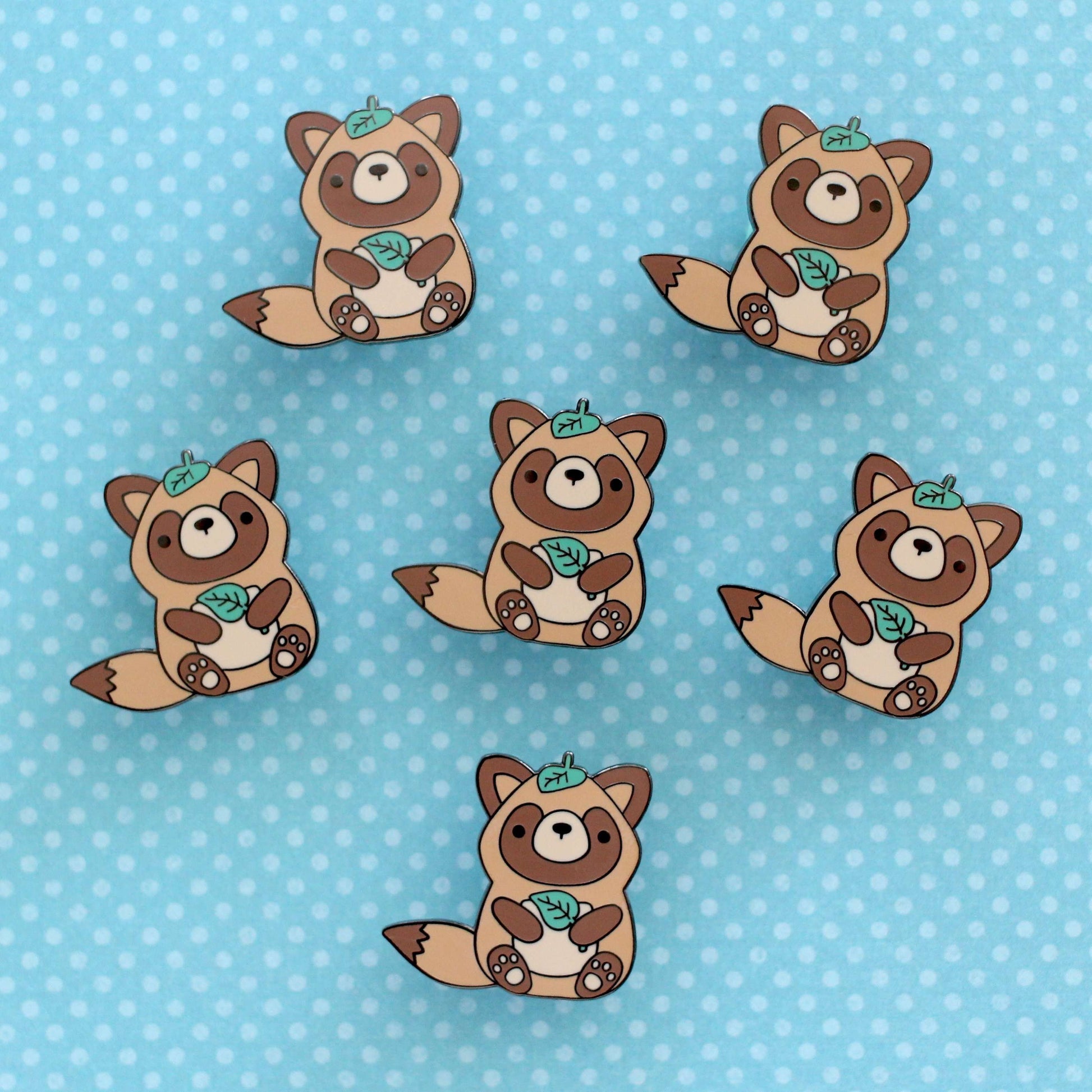 Broche émaillée Tanuki - Broche raton laveur japonais - Cadeau Yokai