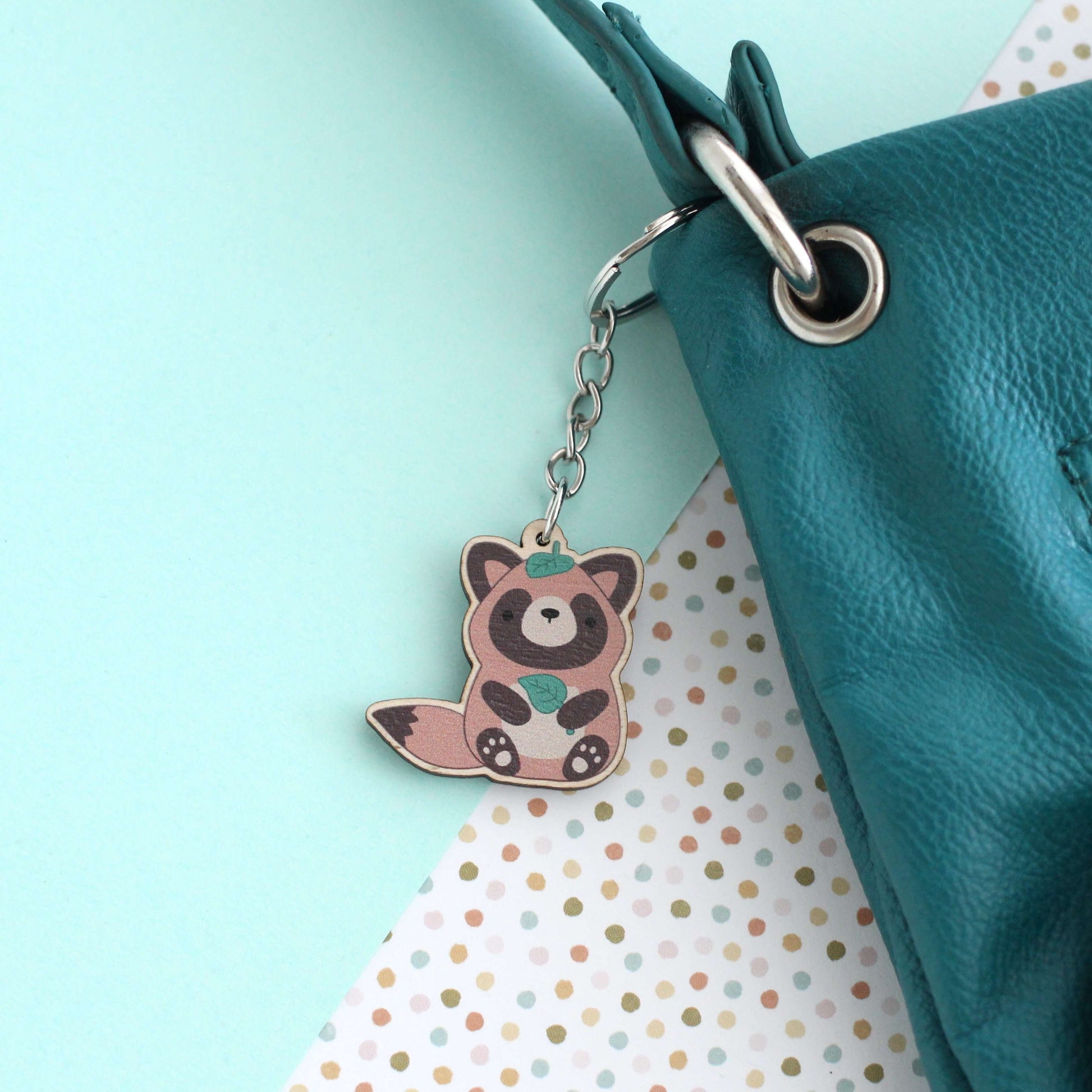 Porte-clés en bois Tanuki - Chien viverrin japonais - Cadeau durable