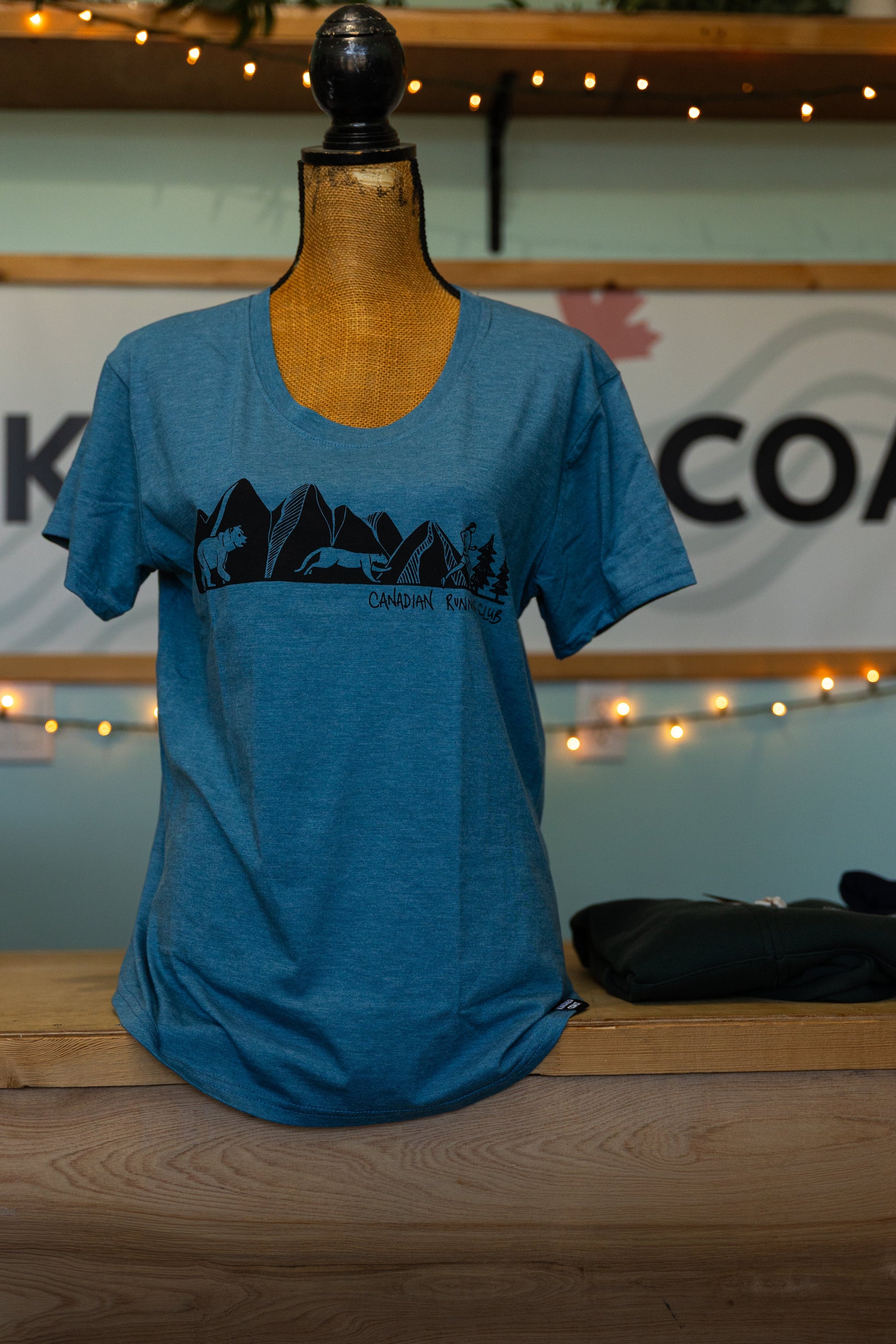 CANADIAN RUNNING CLUB - Women's Eco Tee