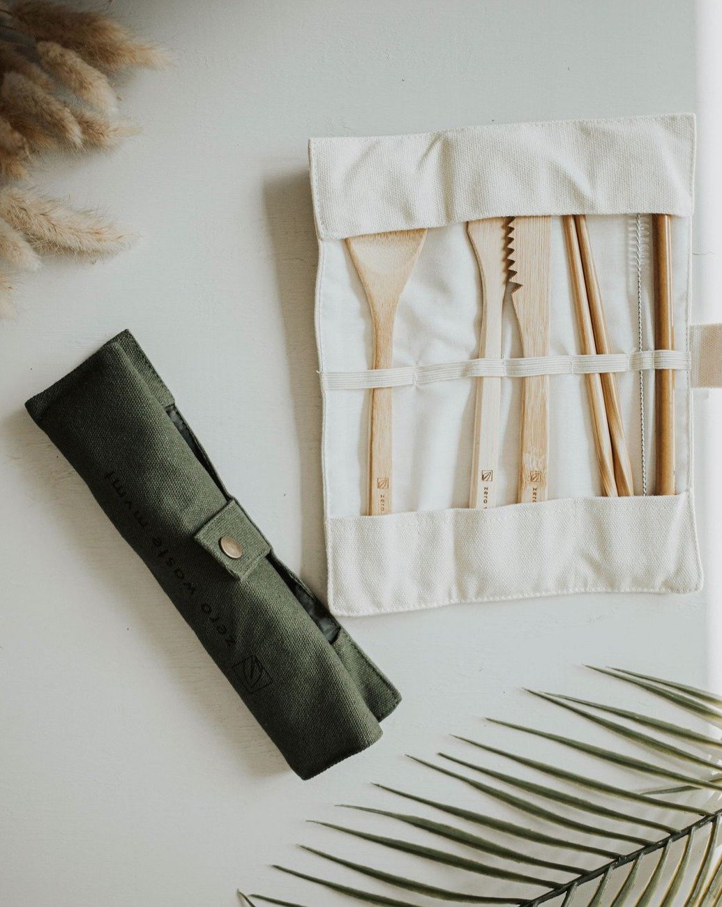 Ensemble d'ustensiles de voyage en bambou avec pochette