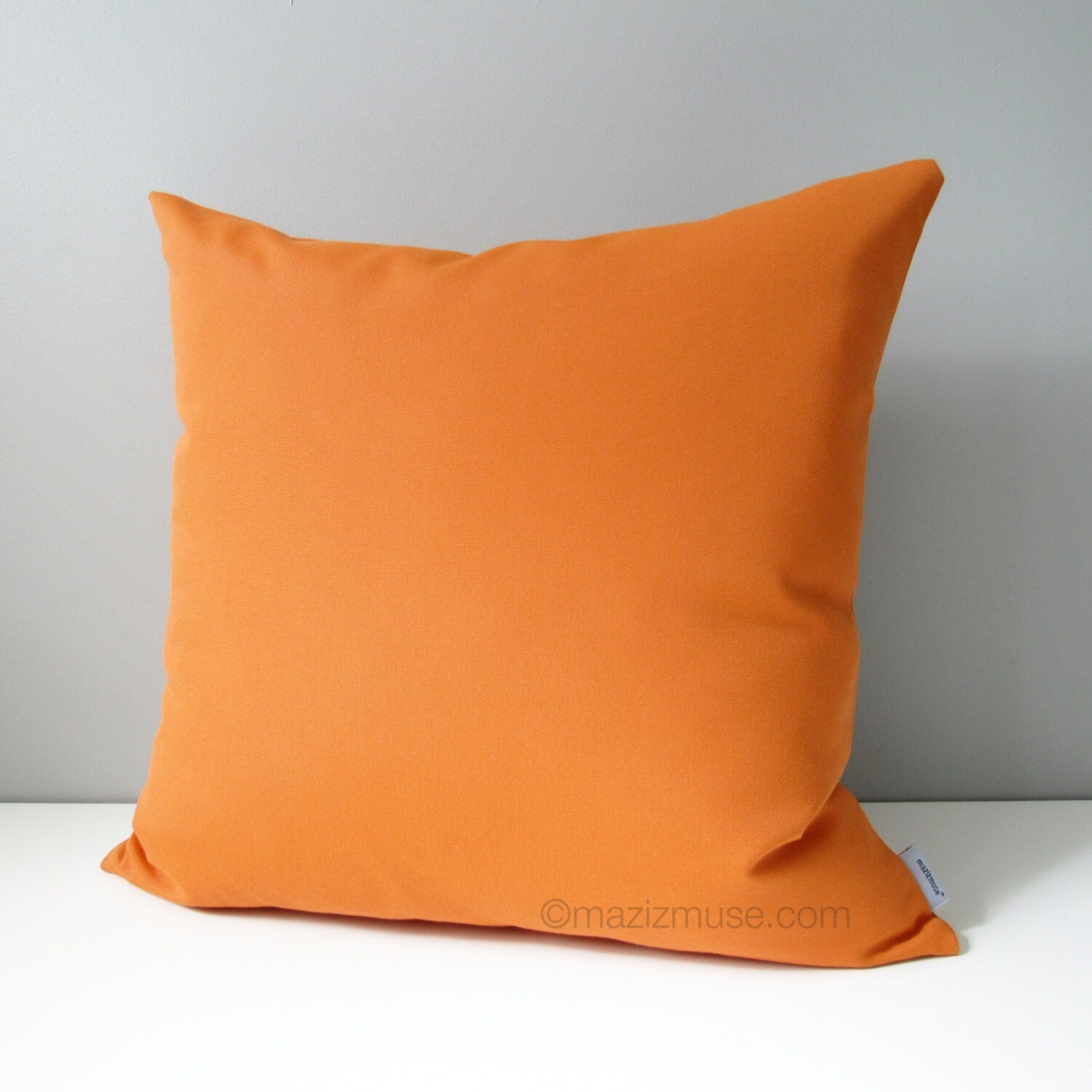 Housse de coussin d'extérieur décorative orange en tissu Sunbrella® de Toscane