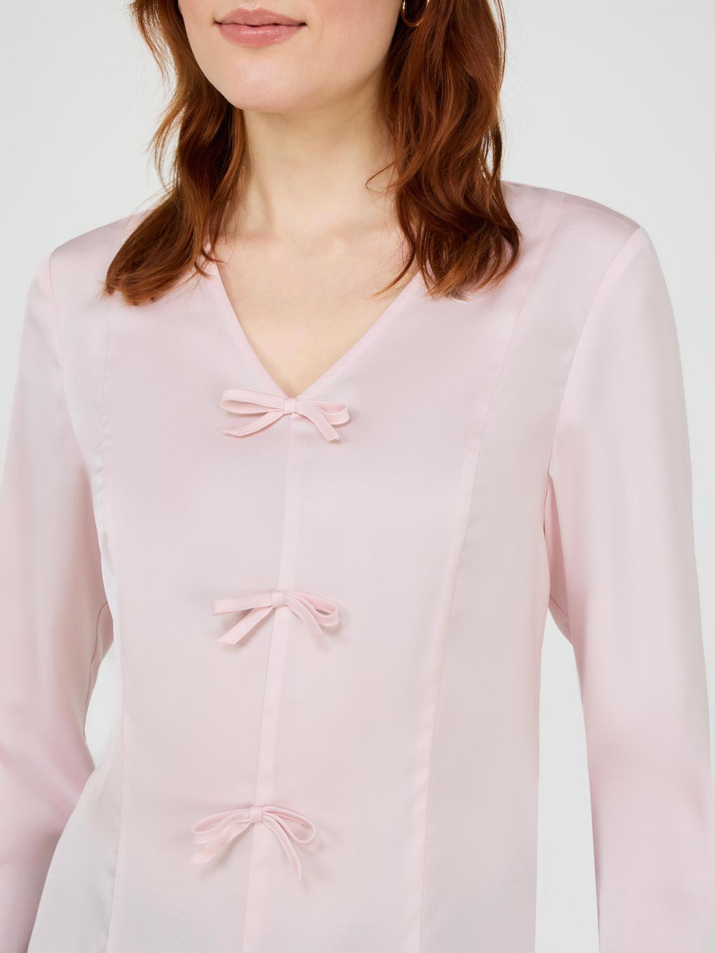 Chemisier en satin avec nœud