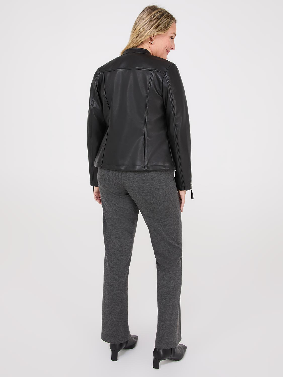 Veste en similicuir zippée sur le devant