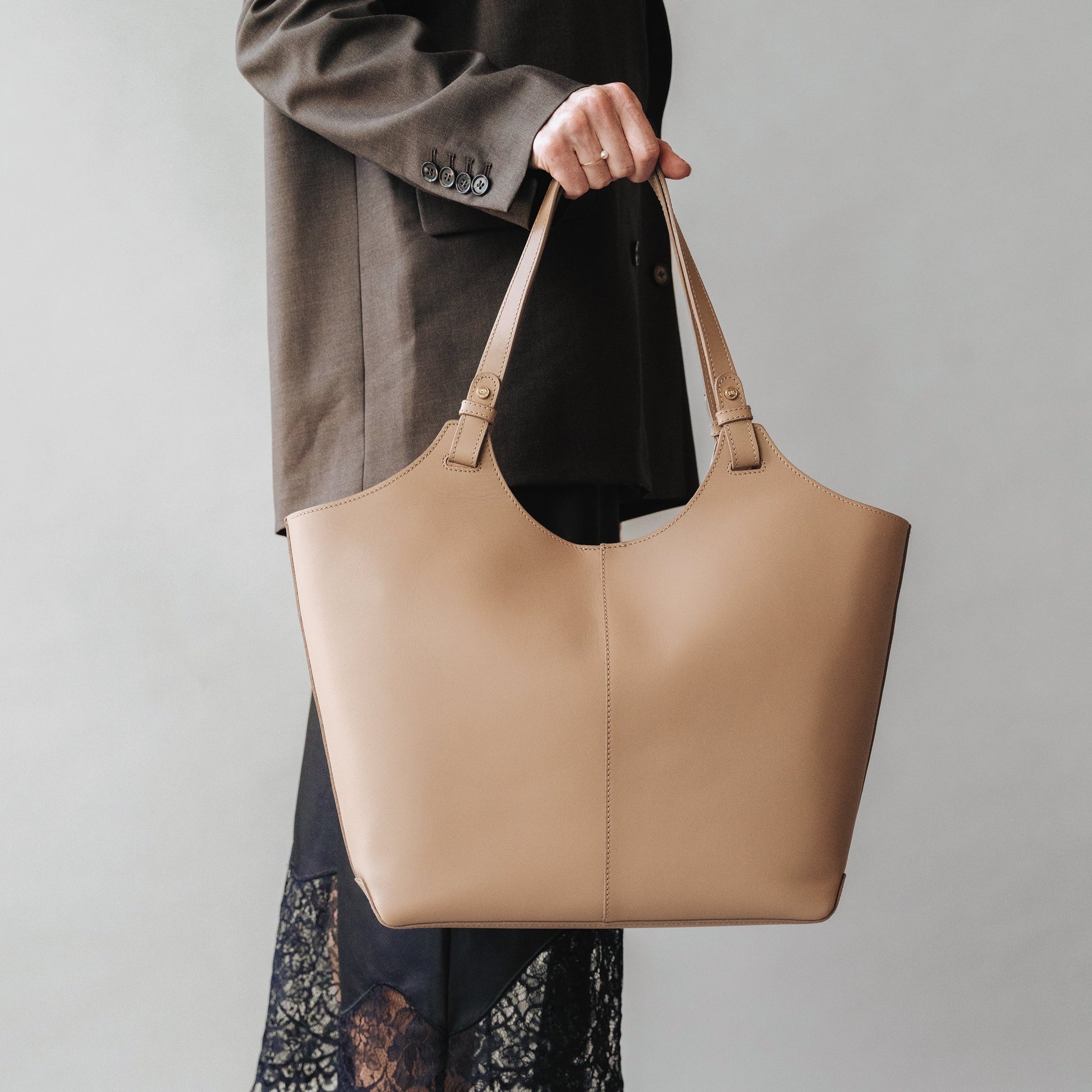 The Lisboa Tote Biscotti