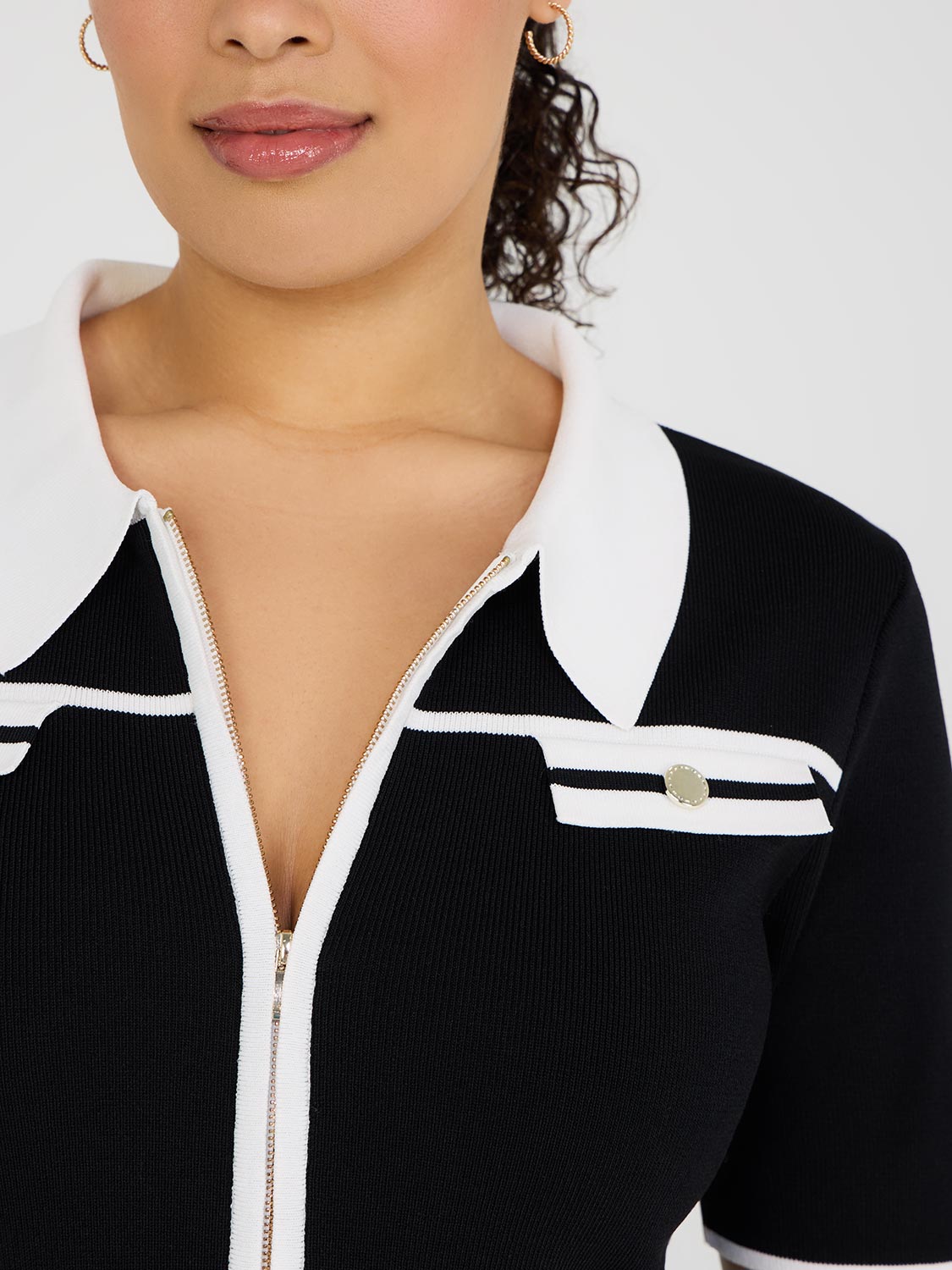 Robe pull à col et blocs de couleurs