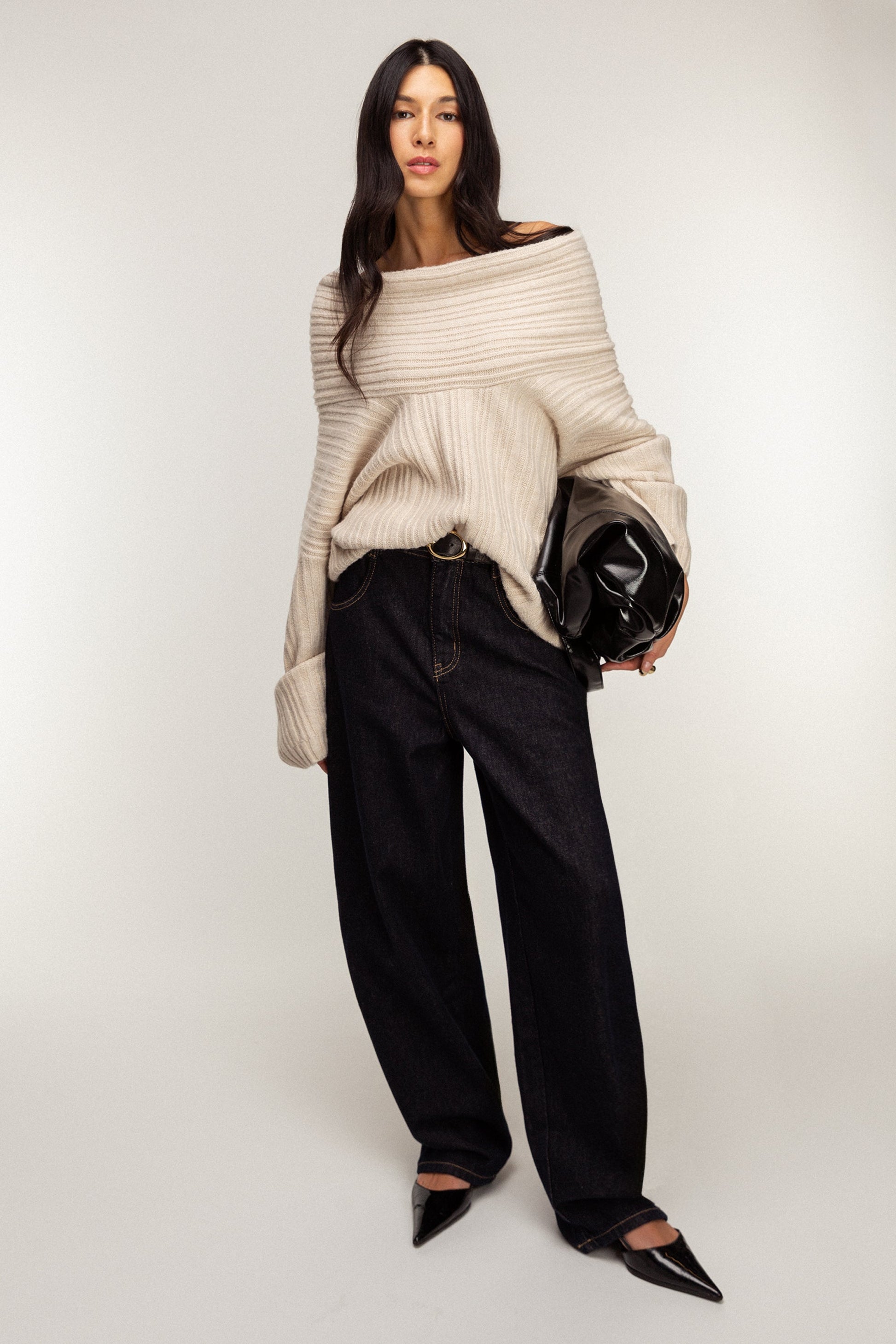 PULL OVERSIZE À ÉPAULES DÉNUDÉES