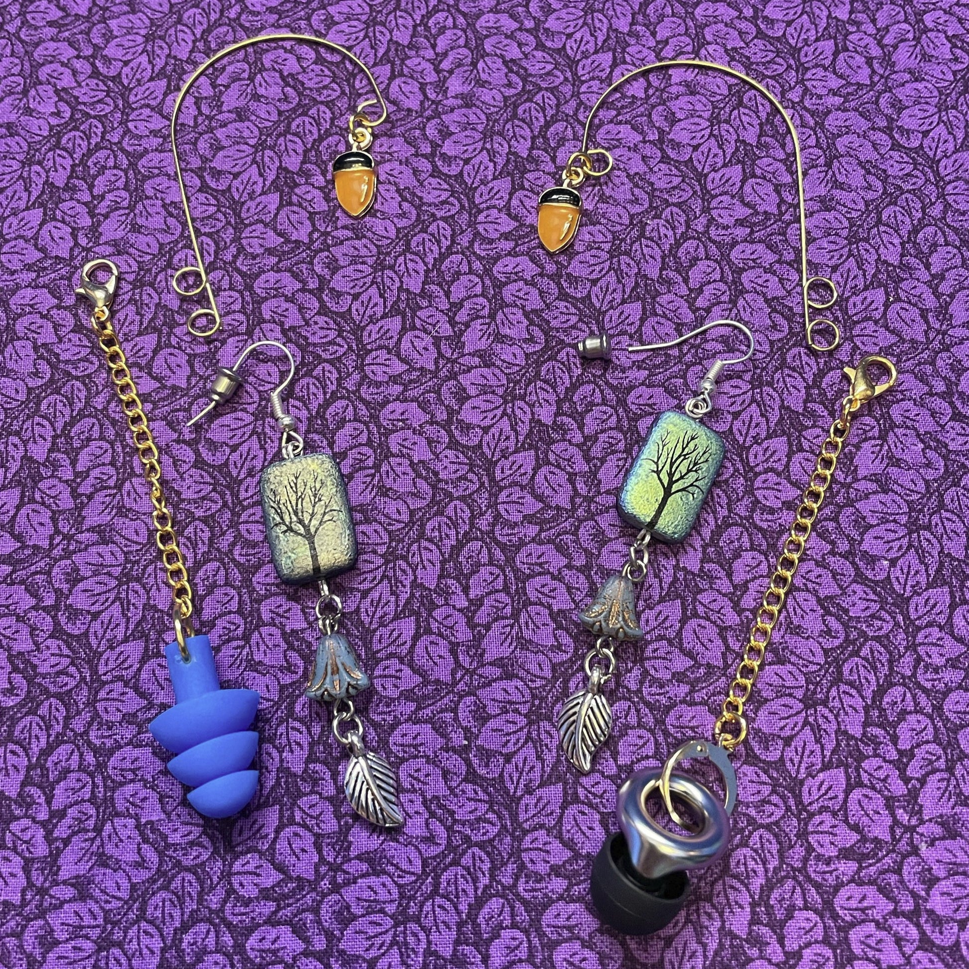 Boucles d'oreilles sensorielles minimalistes et légères - à porter sans oreilles percées - Couleur or 