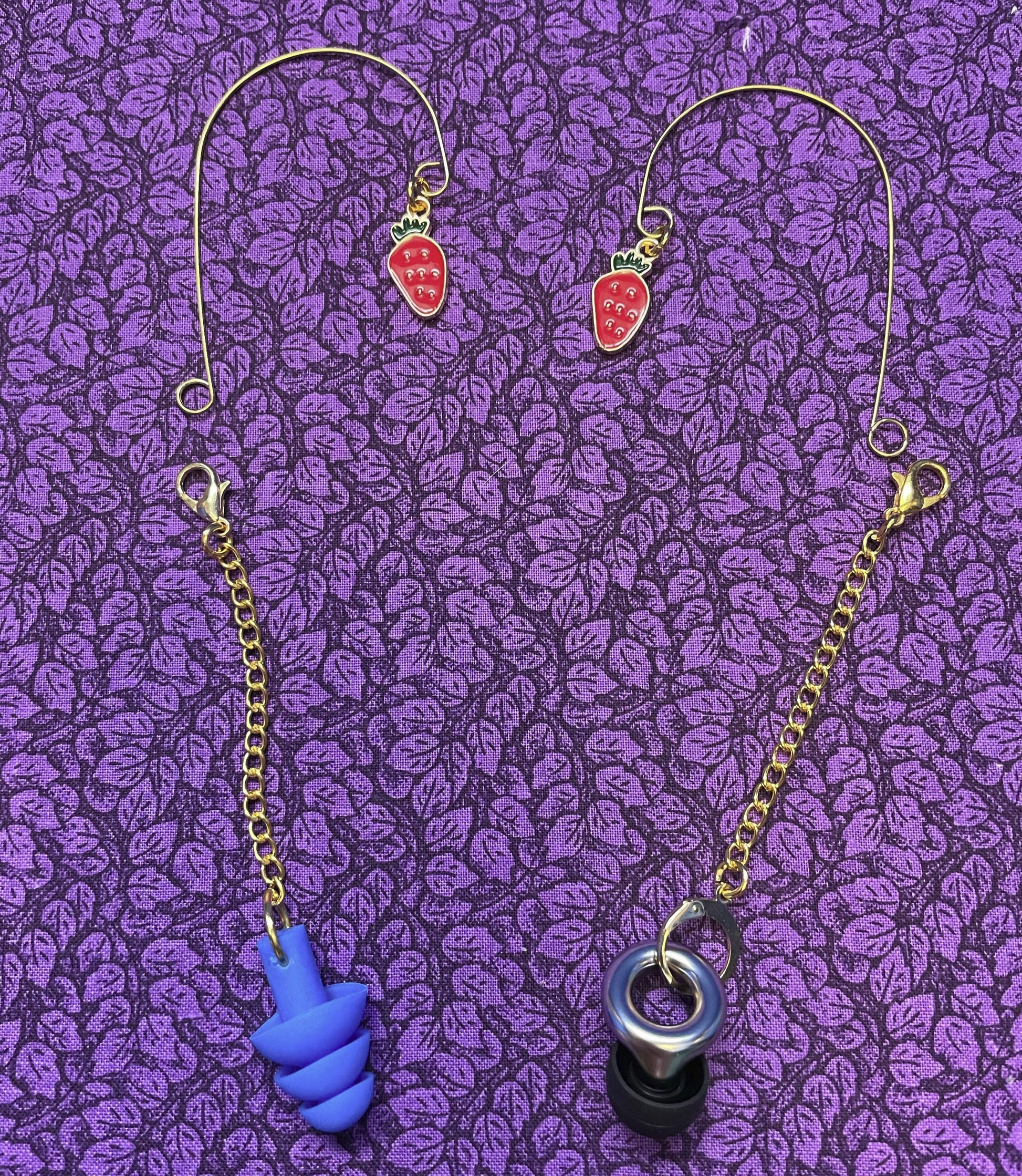 Boucles d'oreilles sensorielles minimalistes et légères - à porter sans oreilles percées - Couleur or 