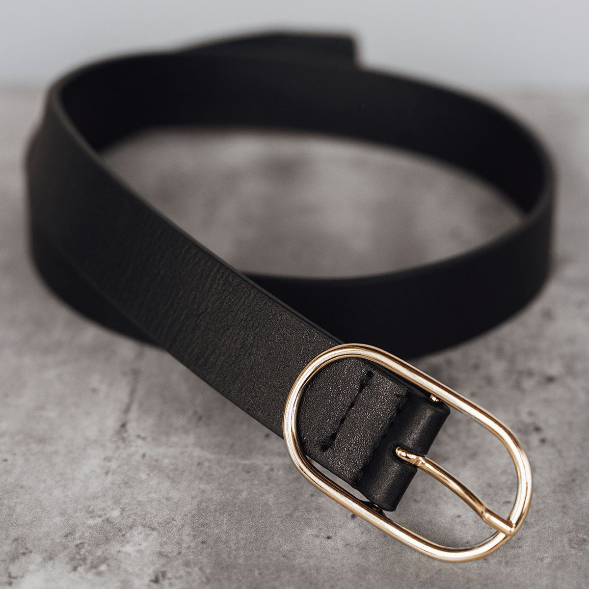 The Sleek Belt Gold Black