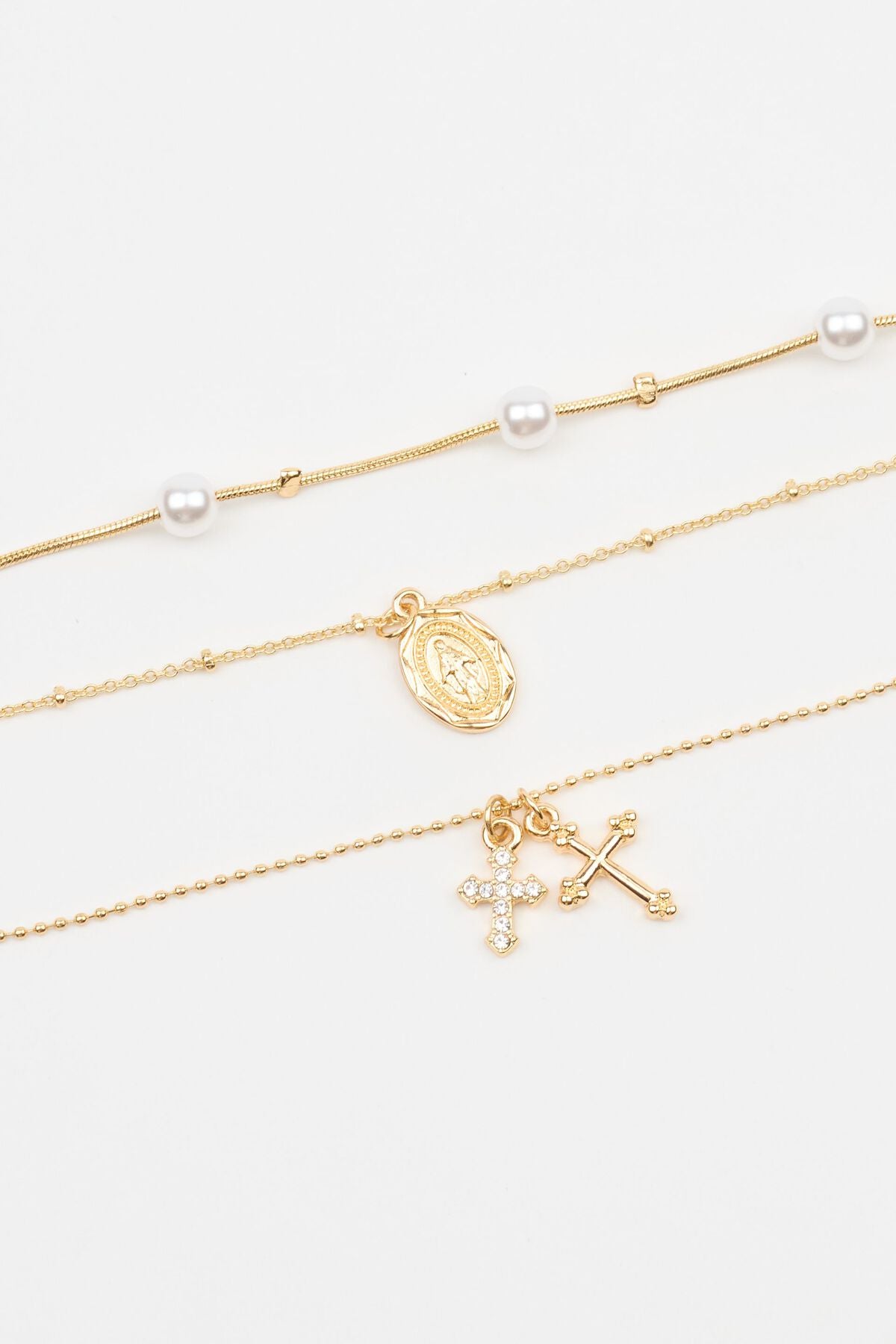 Ensemble de 3 colliers avec perles, croix et pendentif