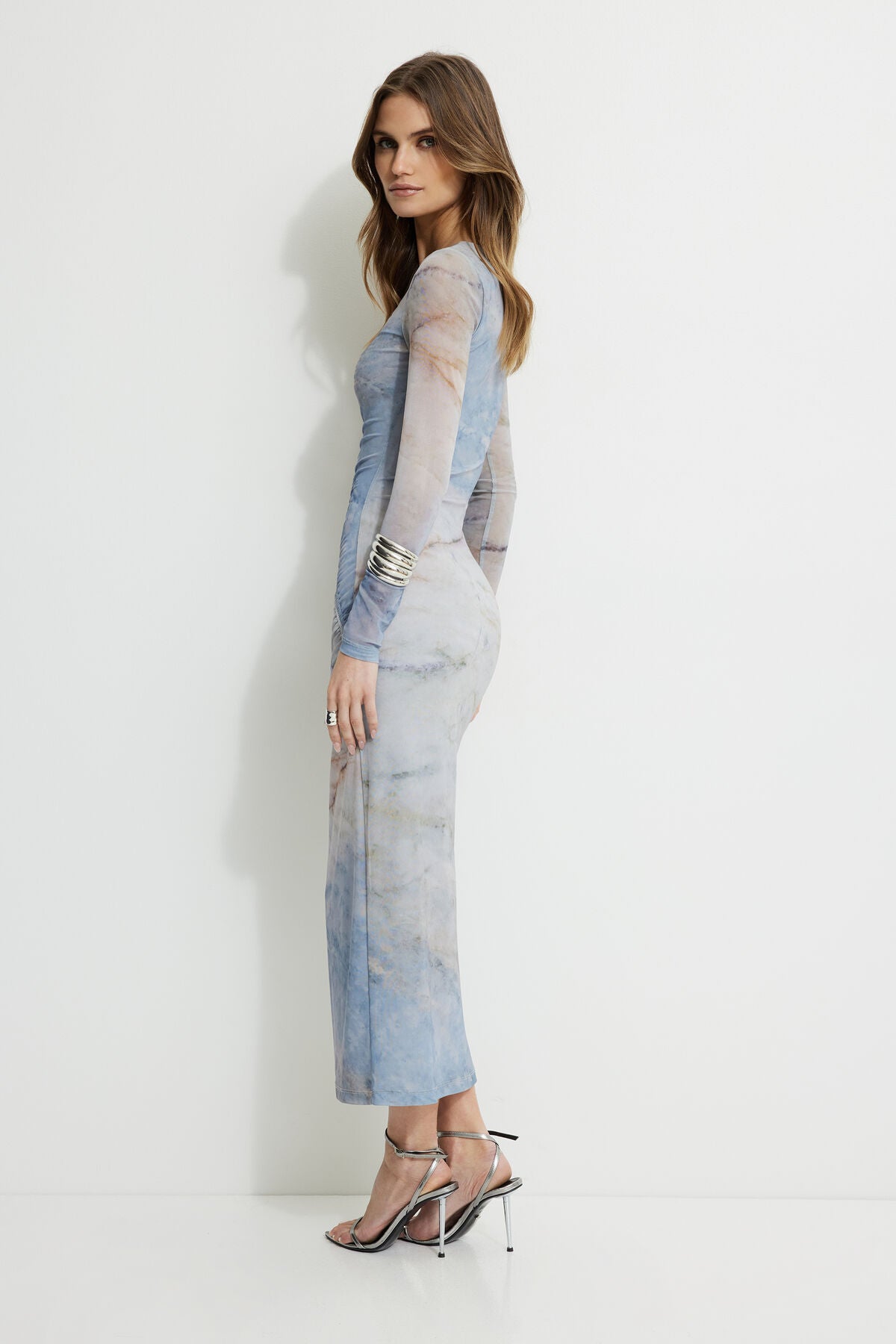 Robe longue en maille froncée