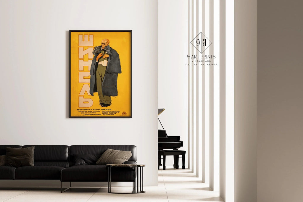 V. Strimaitis – Le Manteau (Gogol) | Superbe affiche de film soviétique jaune | Affiche vintage (disponible encadrée ou non encadrée)