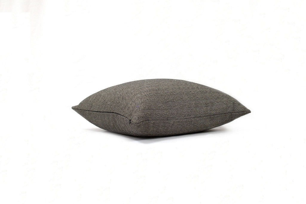 Housse de coussin à chevrons noirs