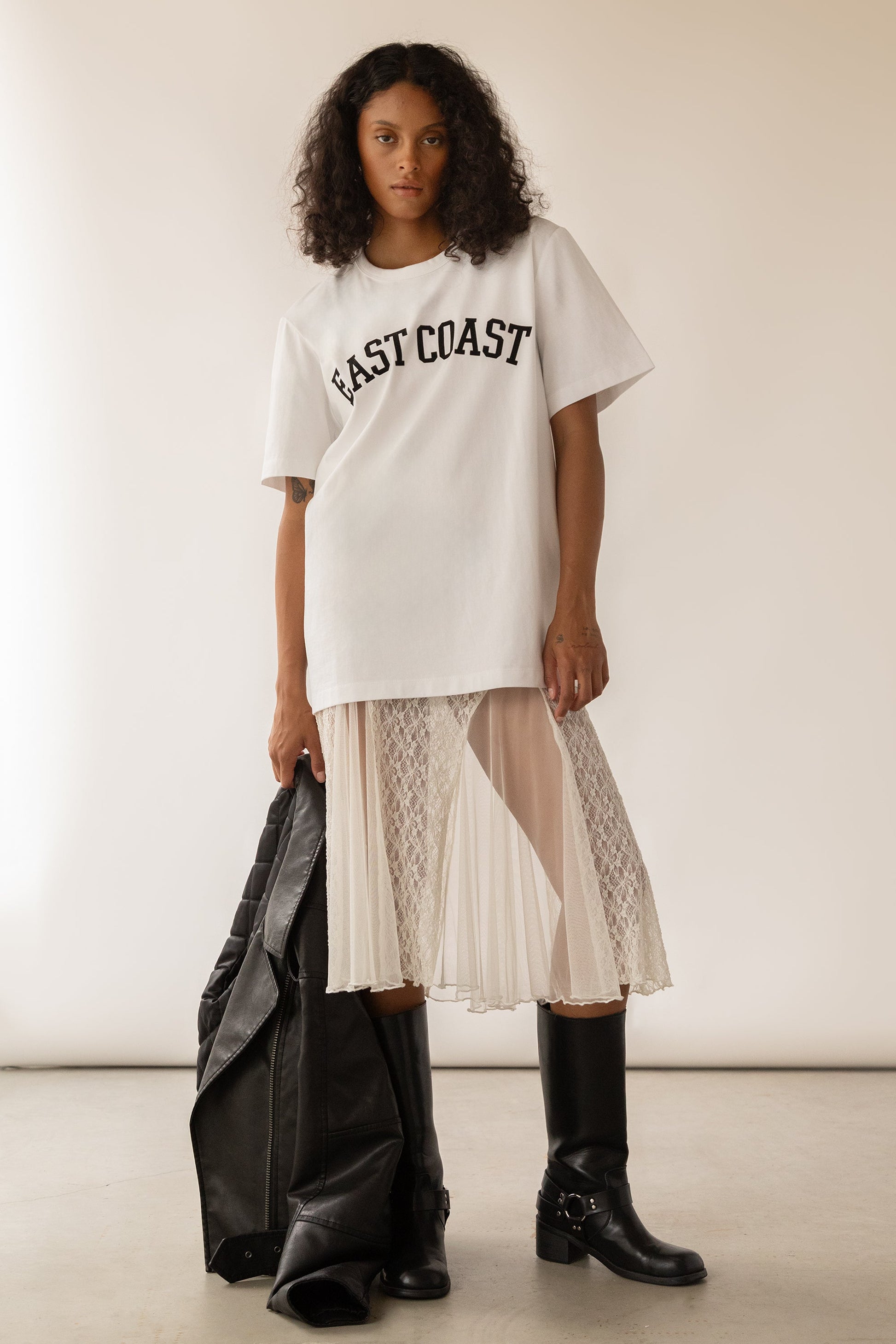 ROBE MIDI À MANCHES COURTES EN DENTELLE