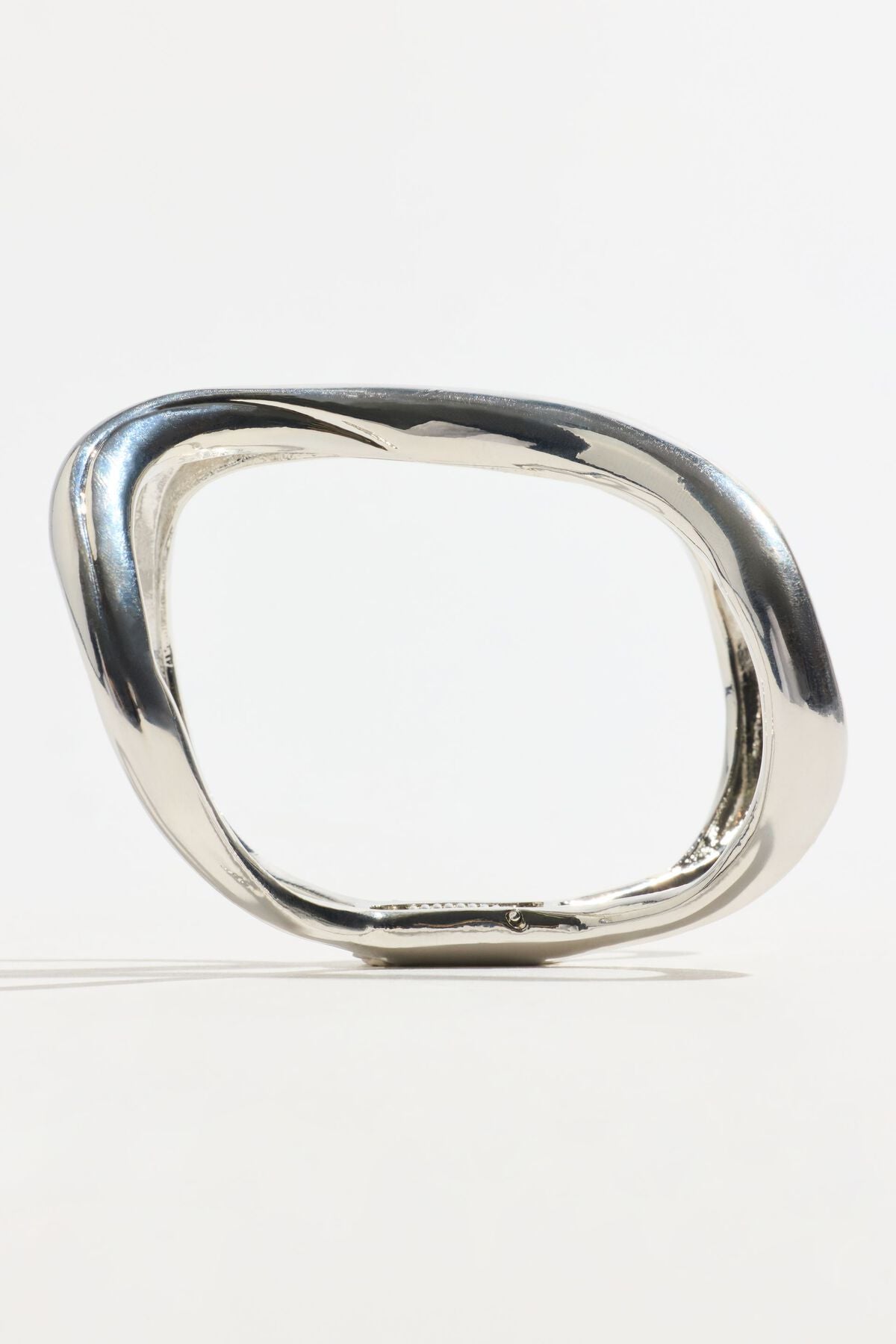 Bracelet manchette à double courbure