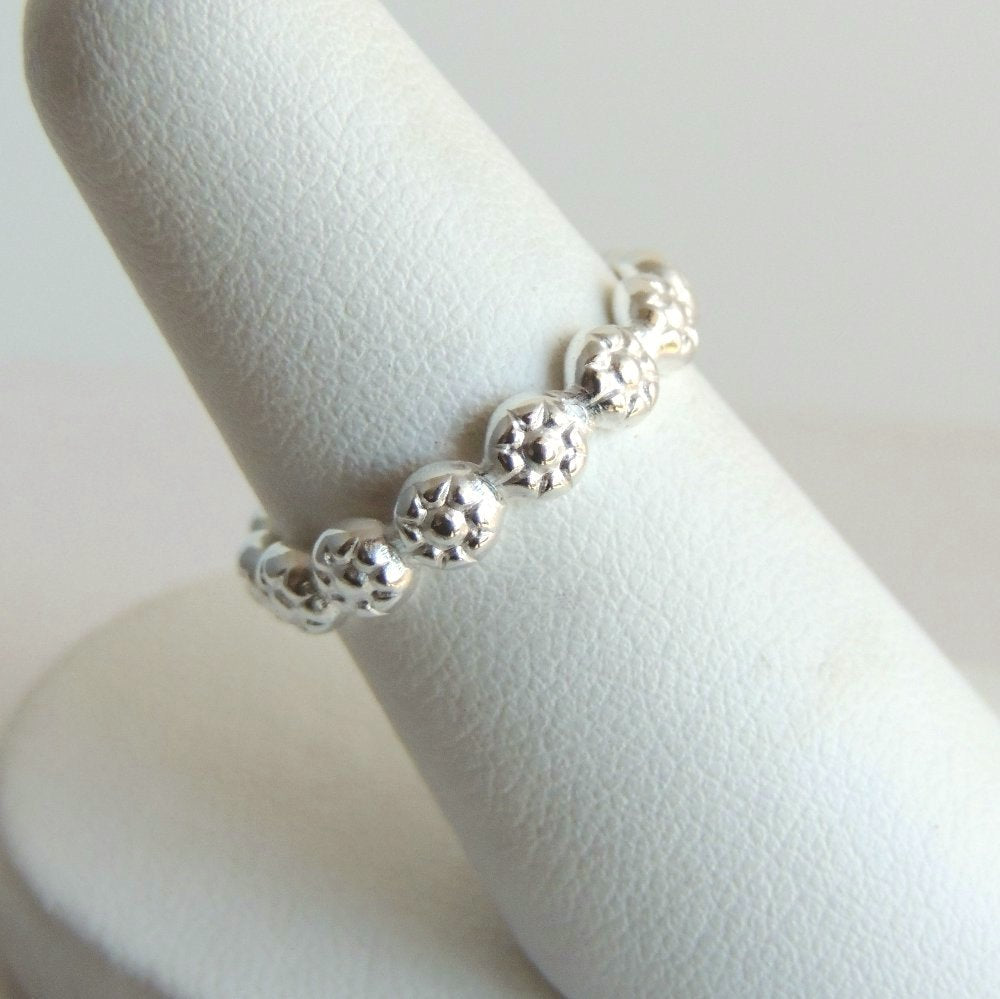 Bague empilable en argent sterling avec marguerite