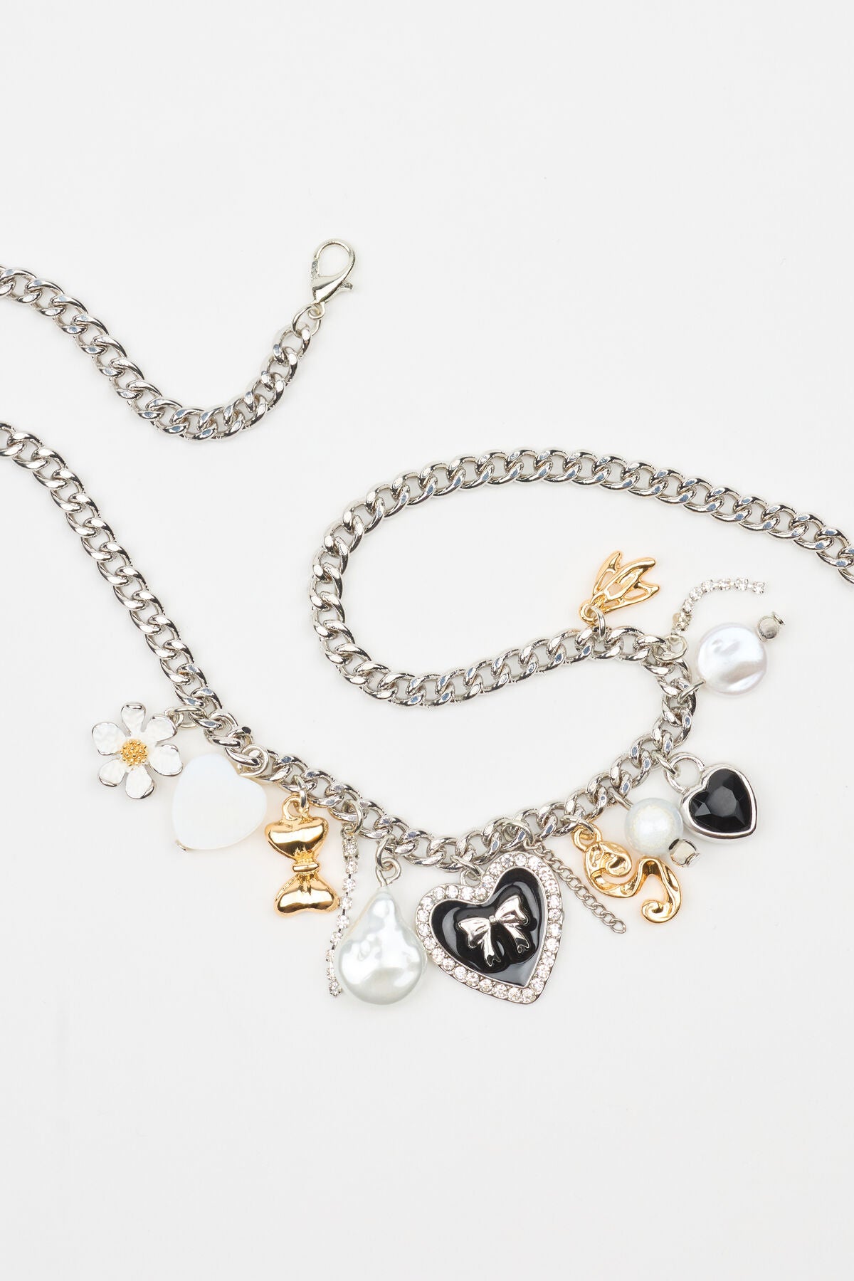 Collier à breloques vintage cœurs et perles