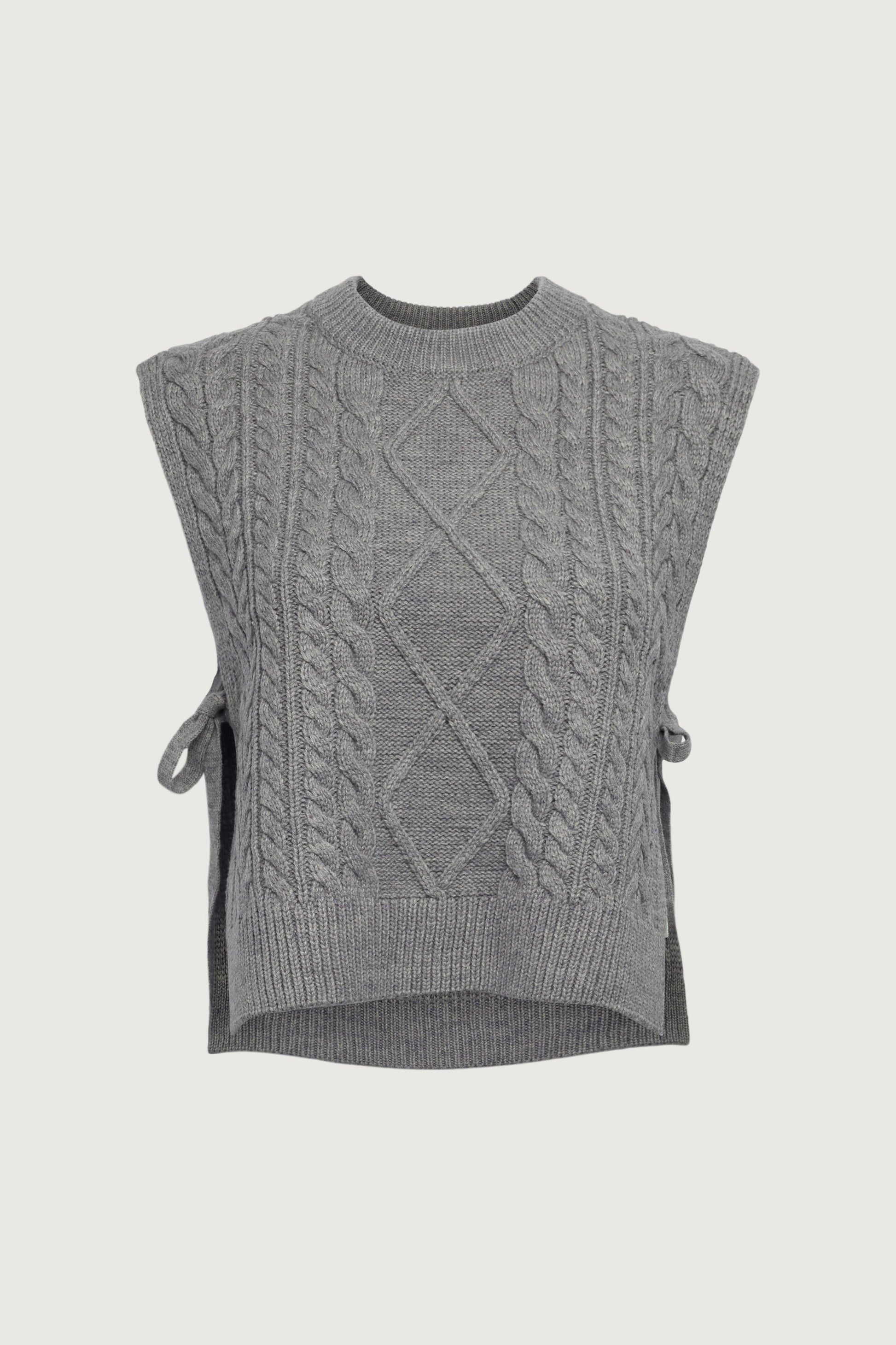 GILET SANS MANCHES EN TRICOT TORSADES AVEC LIEN
