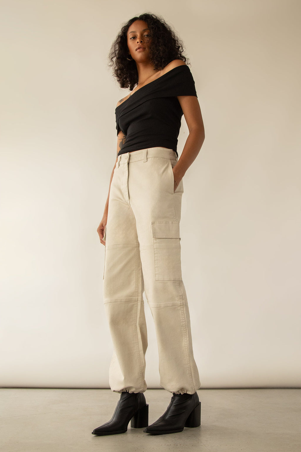 PANTALON CARGO À JAMBE LARGE EN SERGÉ AVEC CORDON DE CHOC