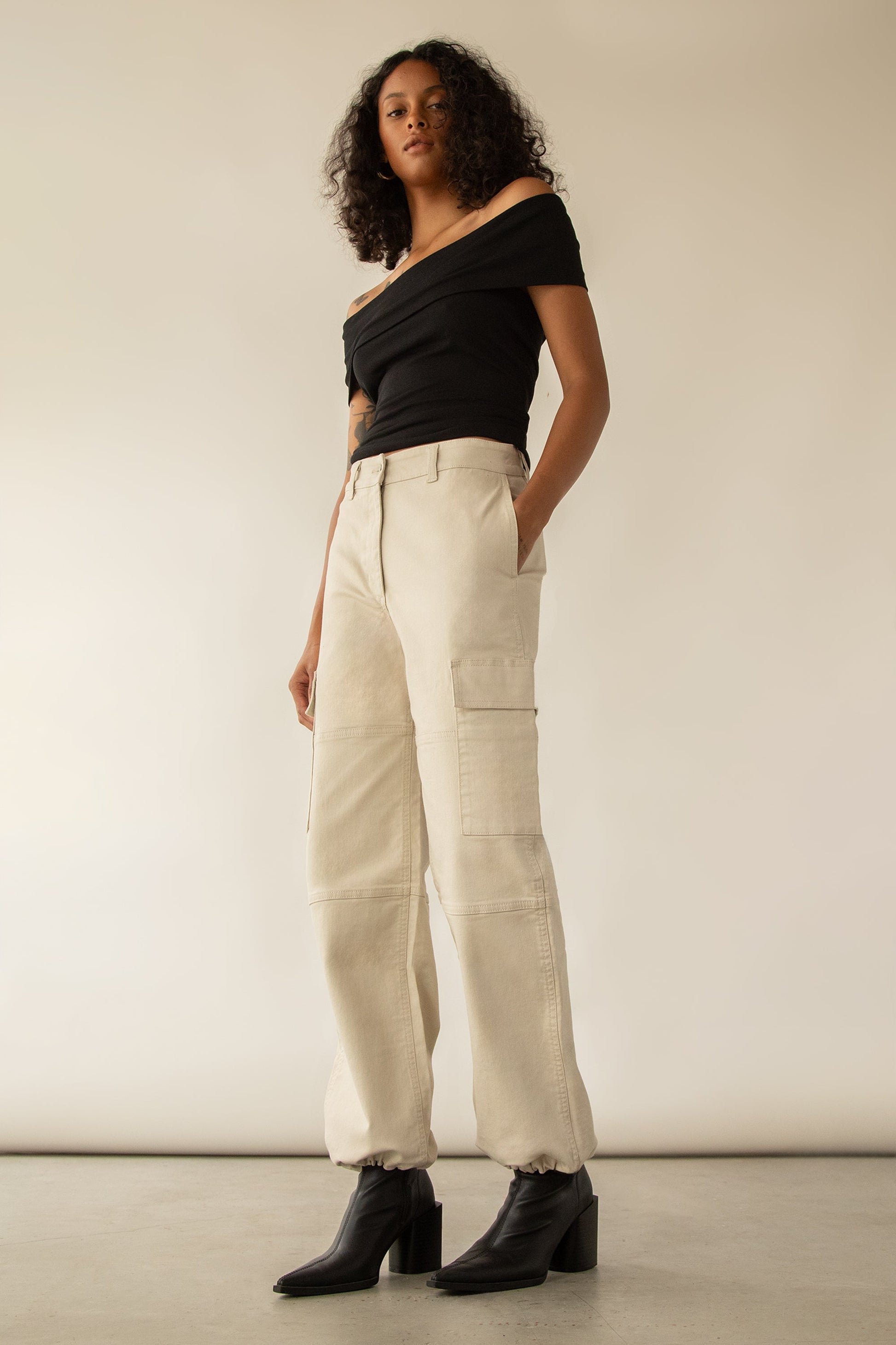 PANTALON CARGO À JAMBE LARGE EN SERGÉ AVEC CORDON DE CHOC