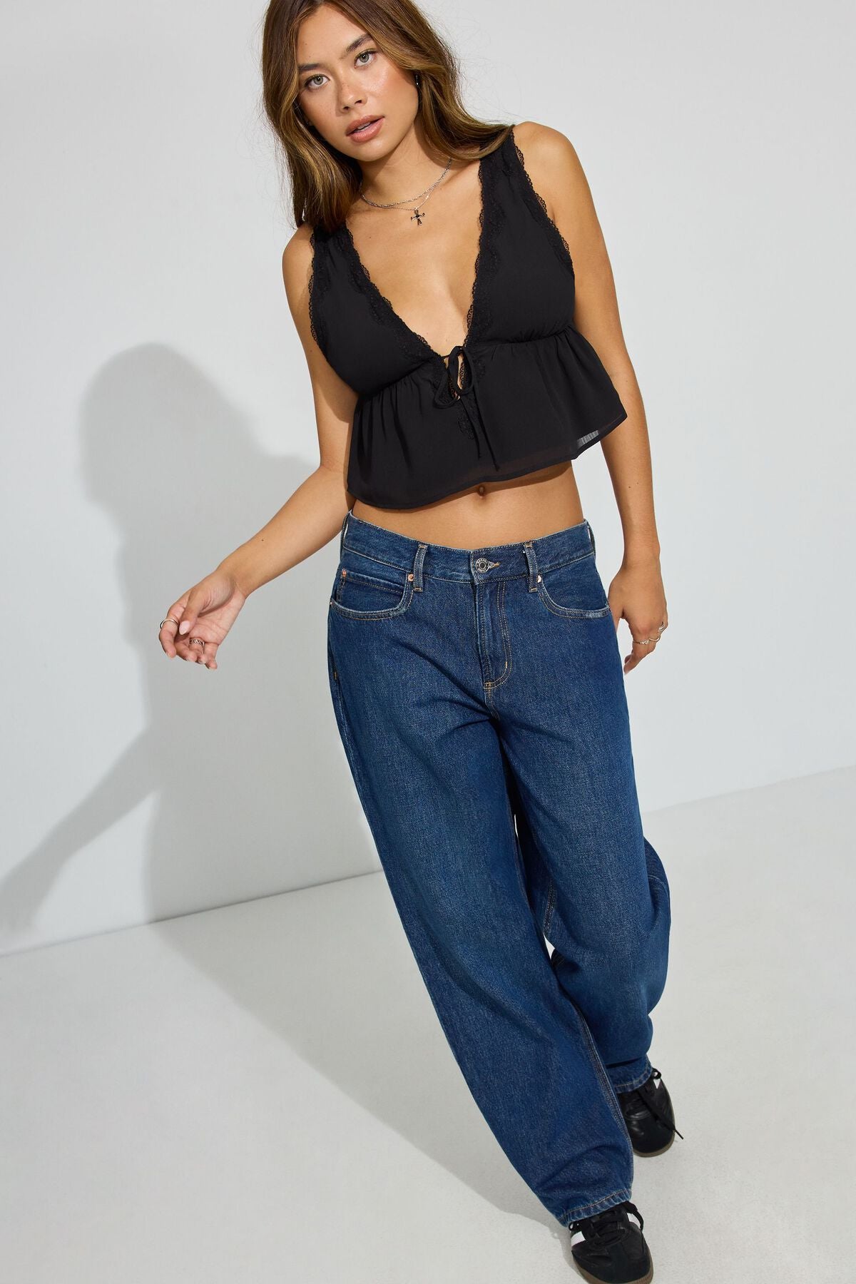 Haut caraco à bordure en dentelle georgette