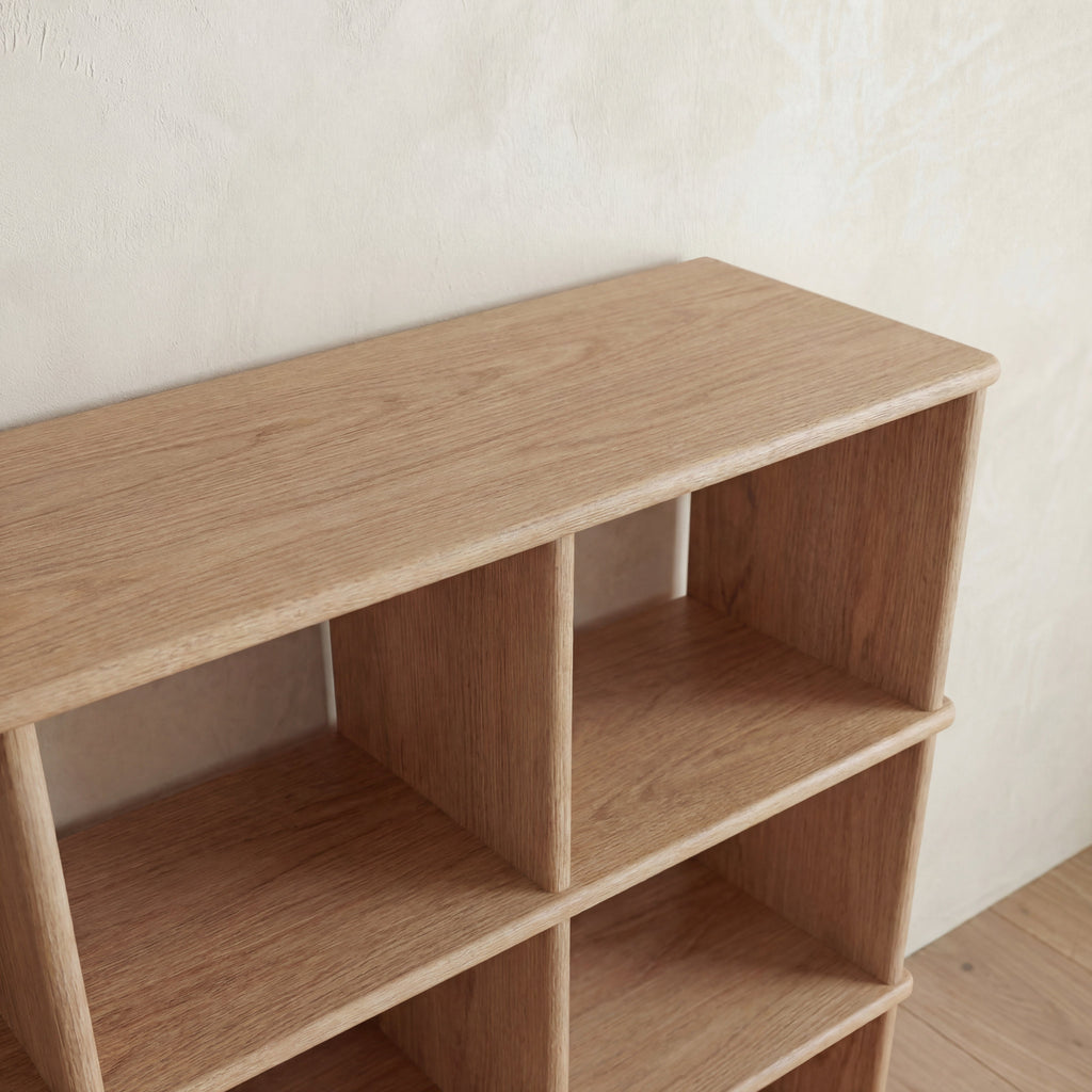 Cube bookshelf in white oak
