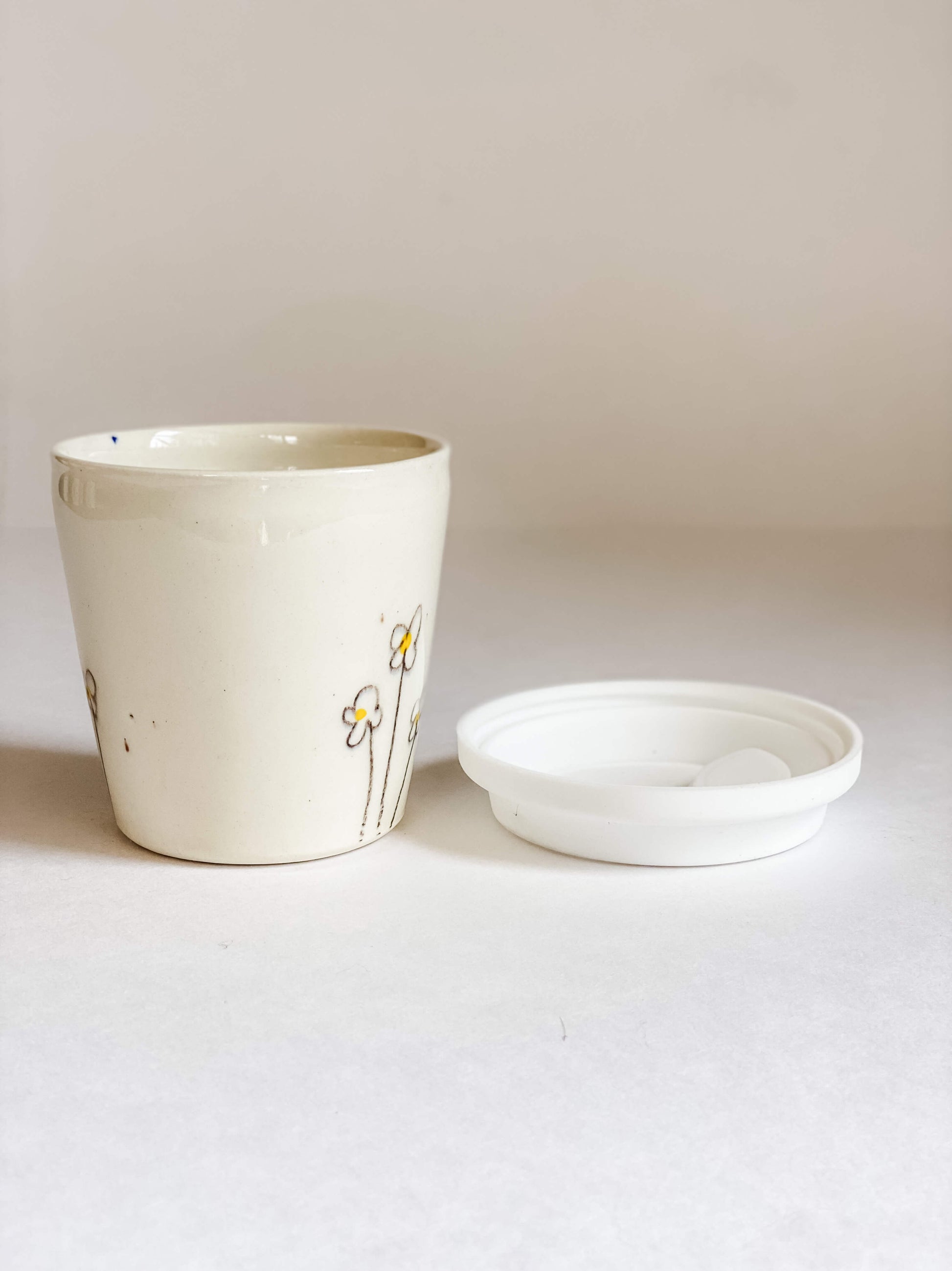 Tasses à café en porcelaine Daisy avec couvercle à emporter - 8 oz