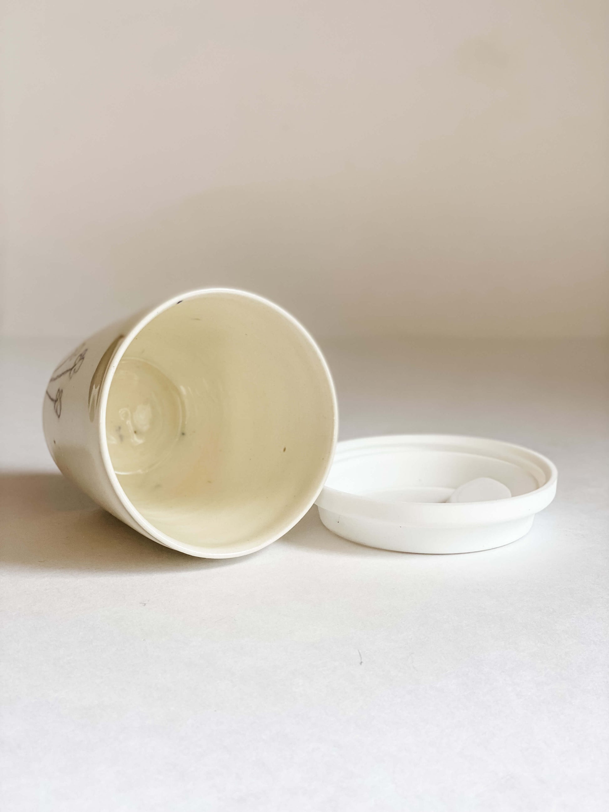 Tasses à café en porcelaine Daisy avec couvercle à emporter - 8 oz