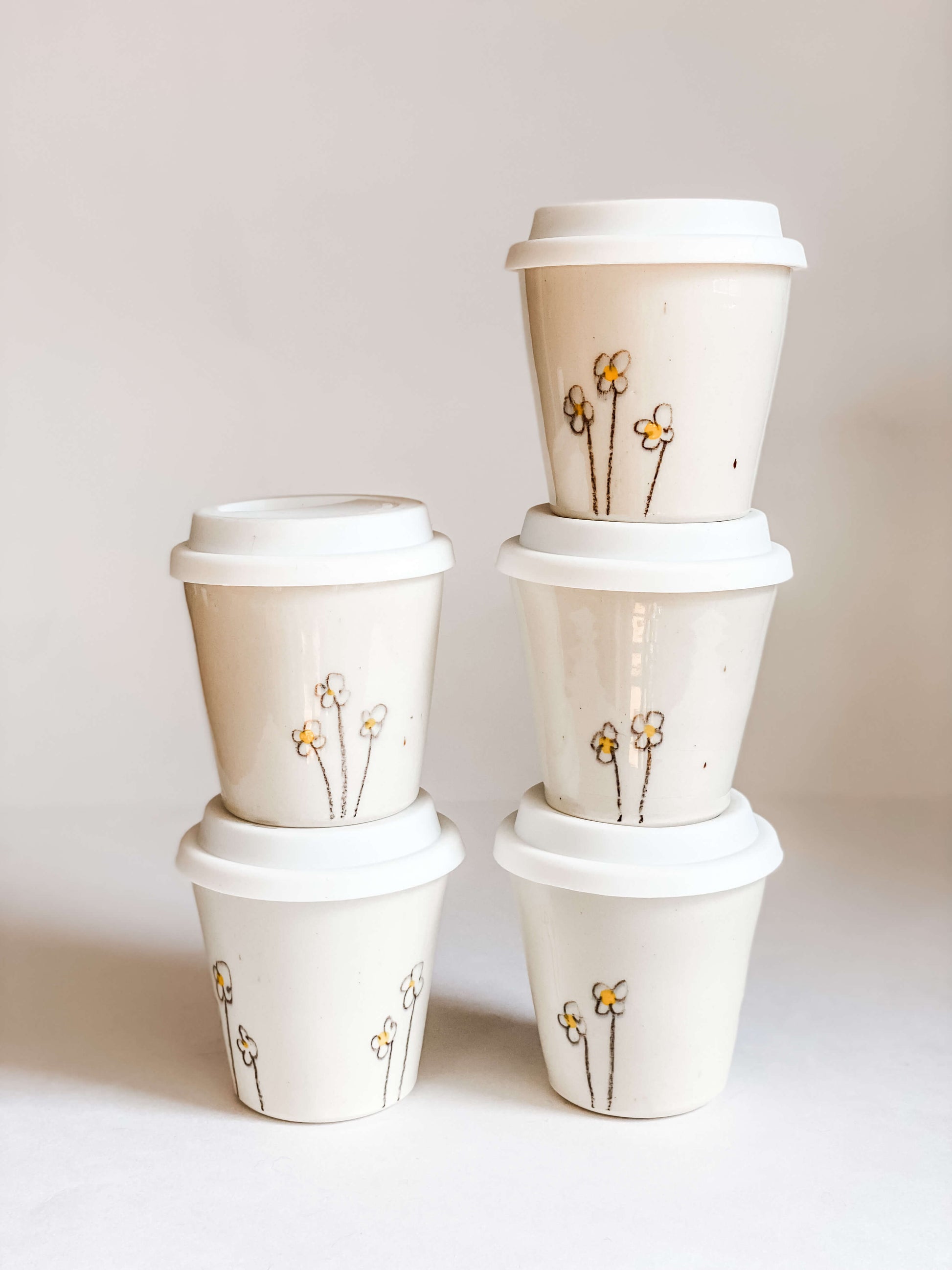 Tasses à café en porcelaine Daisy avec couvercle à emporter - 8 oz
