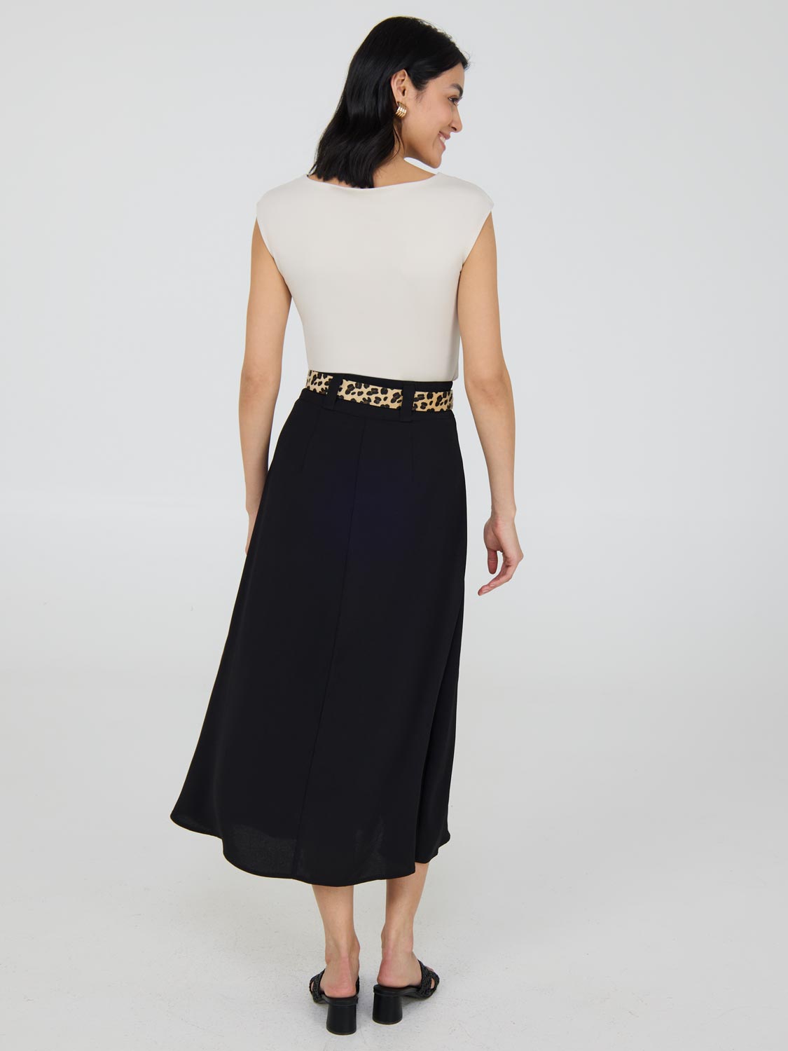 Jupe midi en satin à coupe trapèze avec ceinture