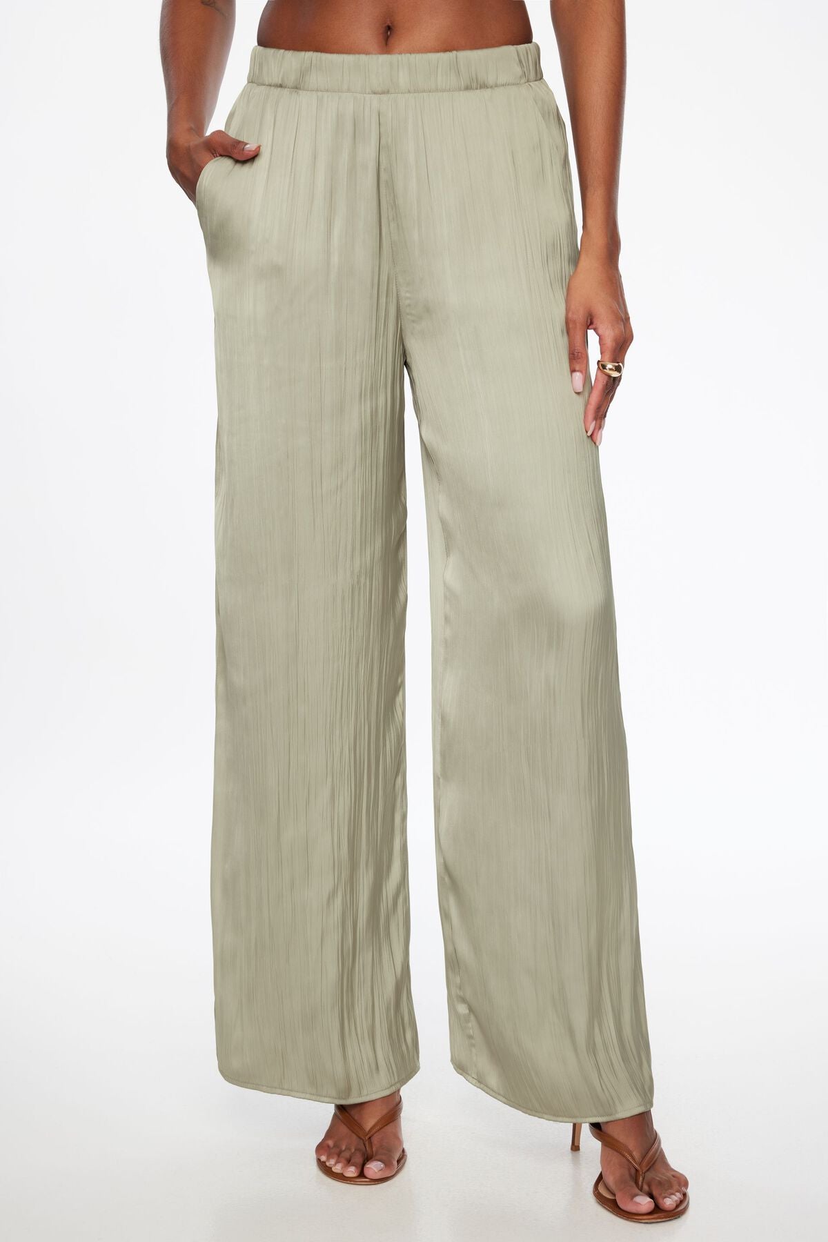 Pantalon large en satin froissé